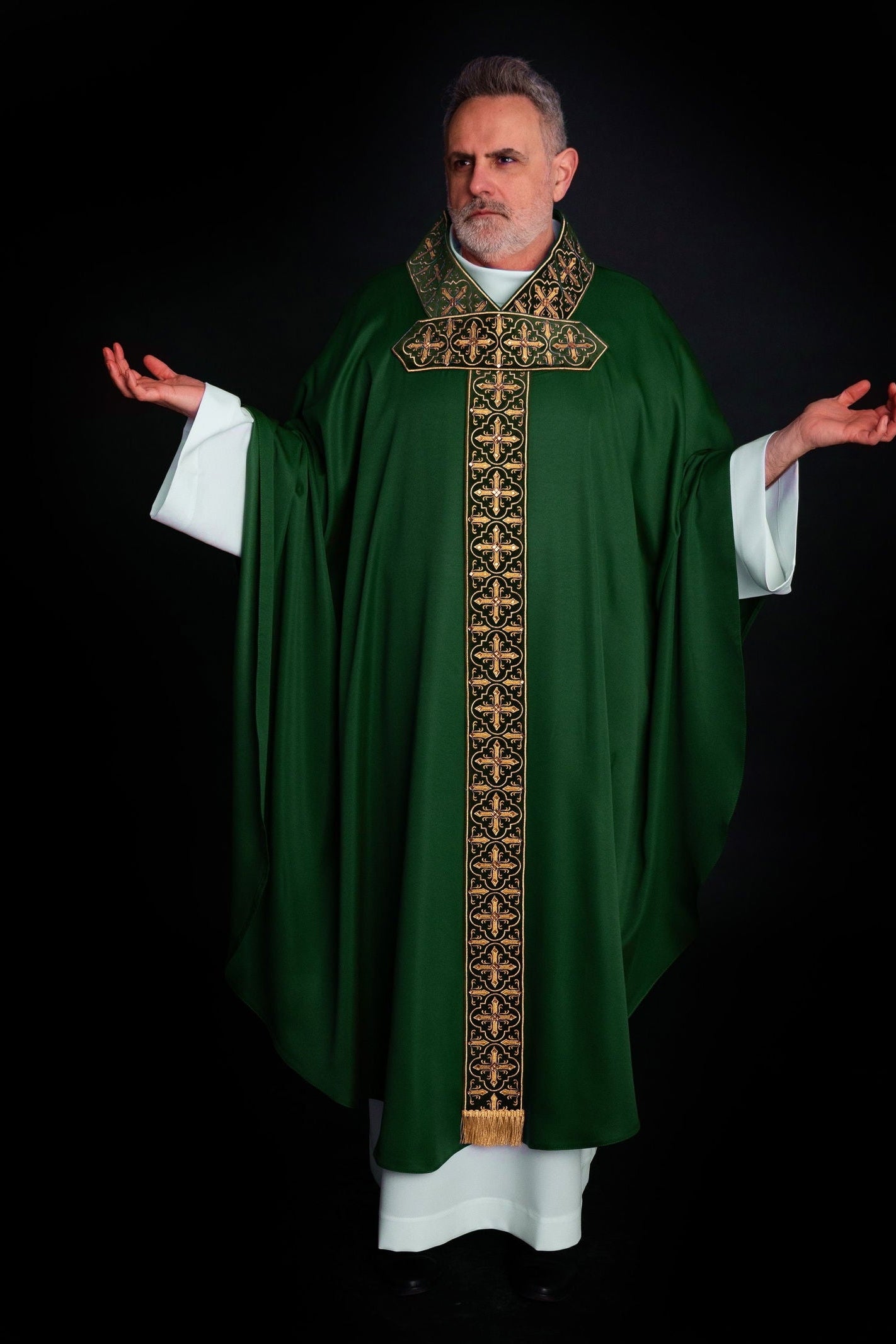 Green chasuble finished with 500 green faceted stones