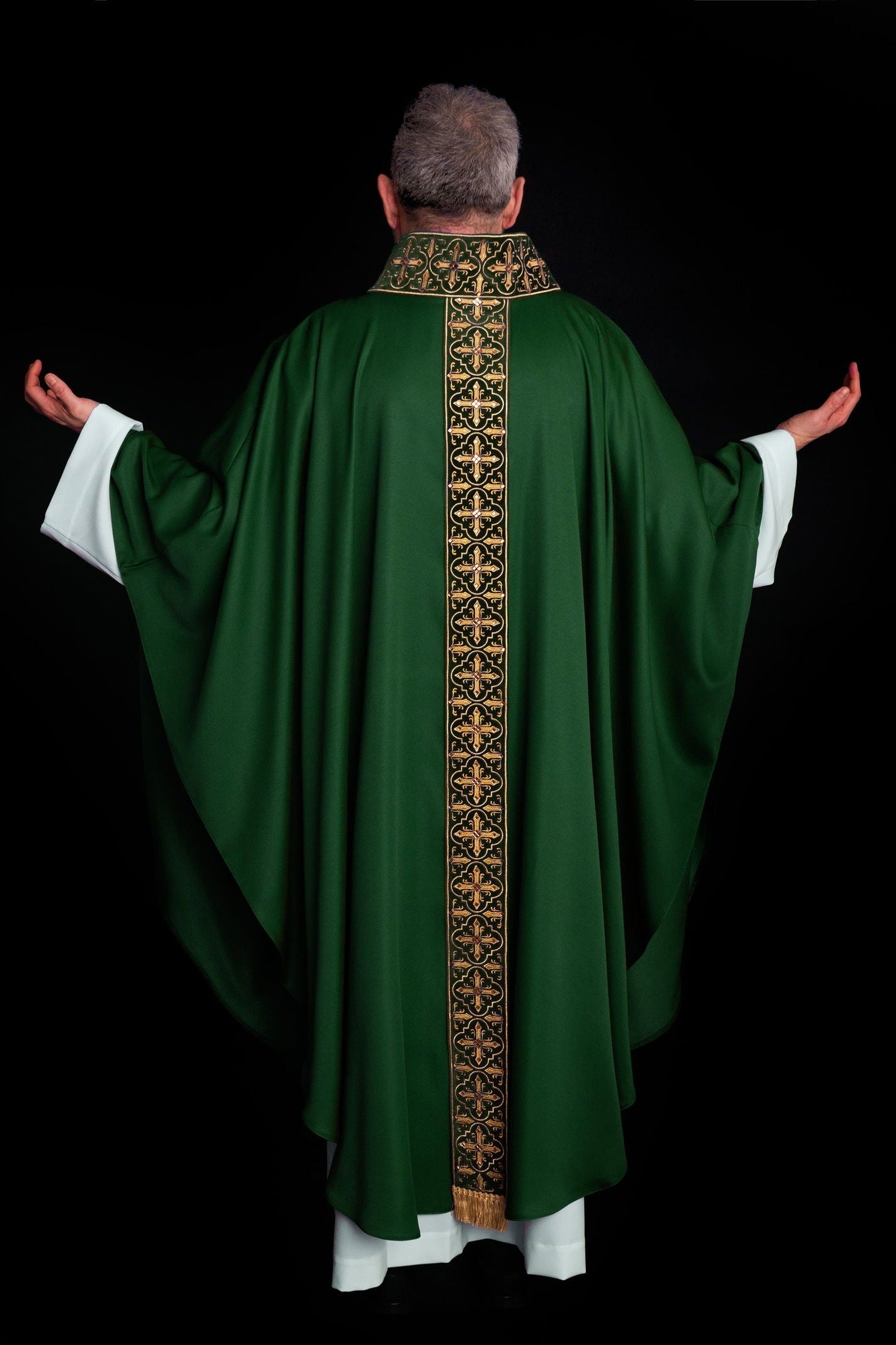 Green chasuble finished with 500 green faceted stones