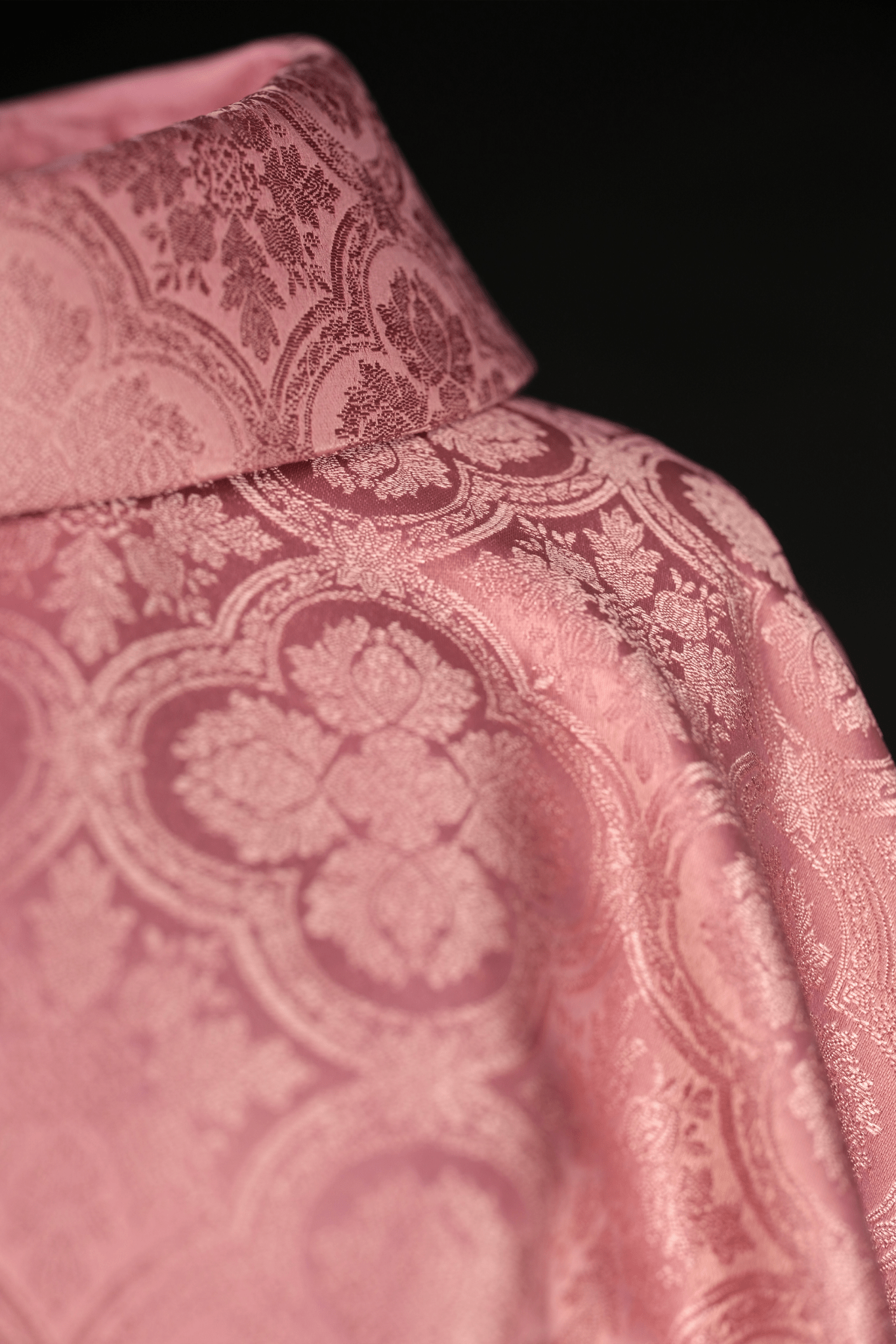 Pink chasuble with a cross made of patterned fabric KOR/403/08/11 - HAFTINAUSA.COM