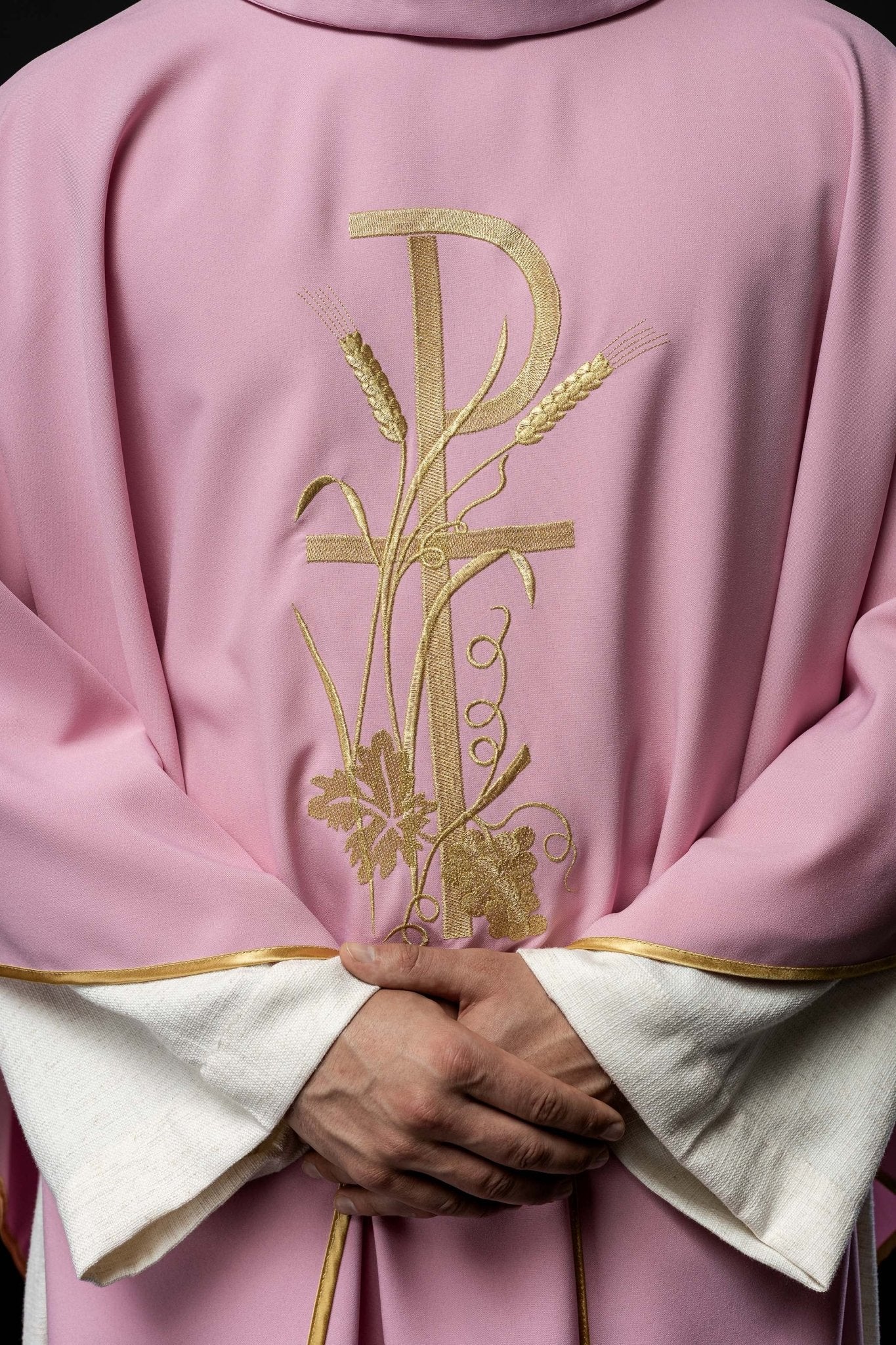 Pink chasuble with golden cross embroidery KOR/026/08/12 RÓŻ - HAFTINAUSA.COM