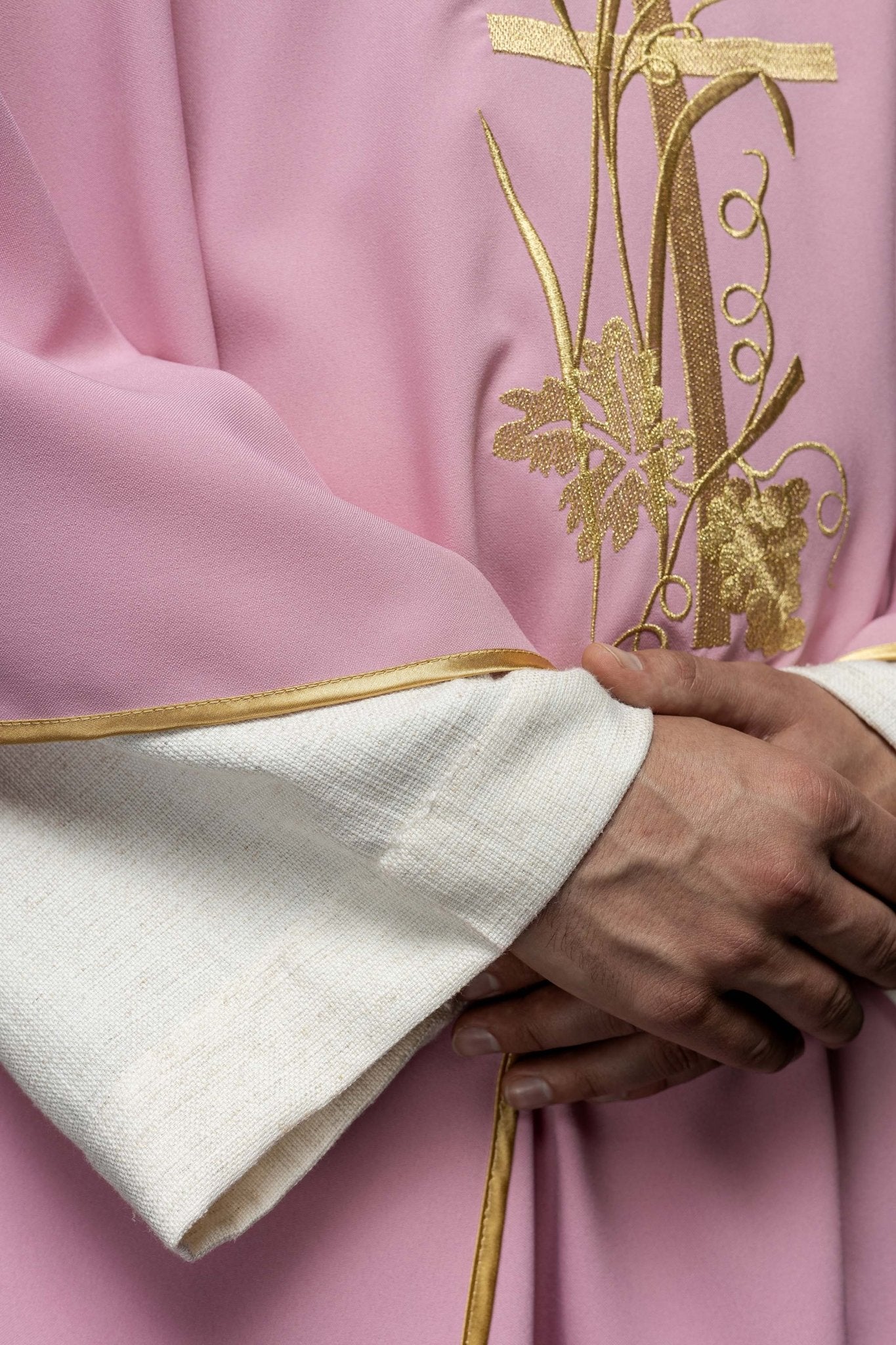 Pink chasuble with golden cross embroidery KOR/026/08/12 RÓŻ - HAFTINAUSA.COM