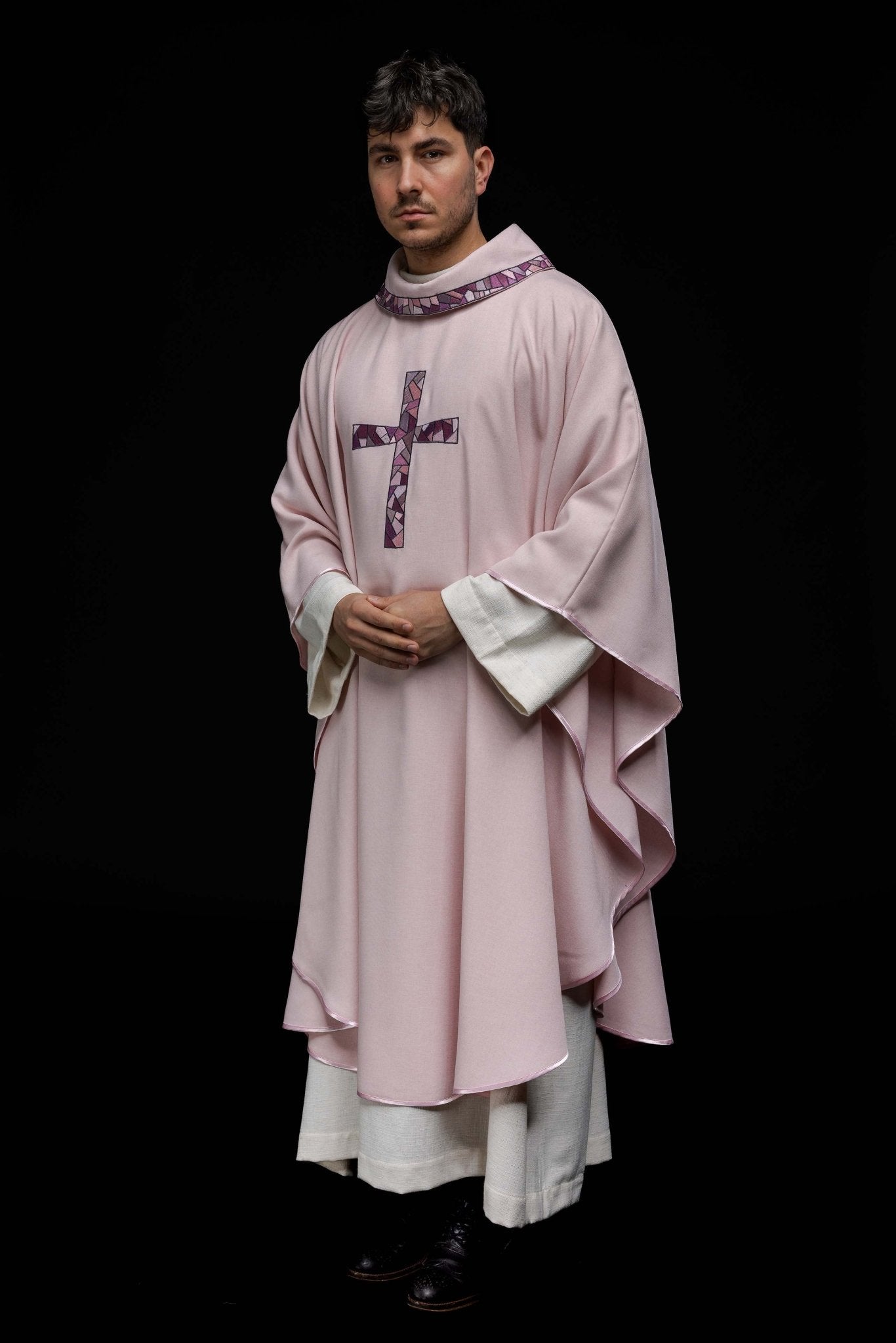 Pink embroidered chasuble with mosaic cross KOR/257/08/70 - HAFTINAUSA.COM