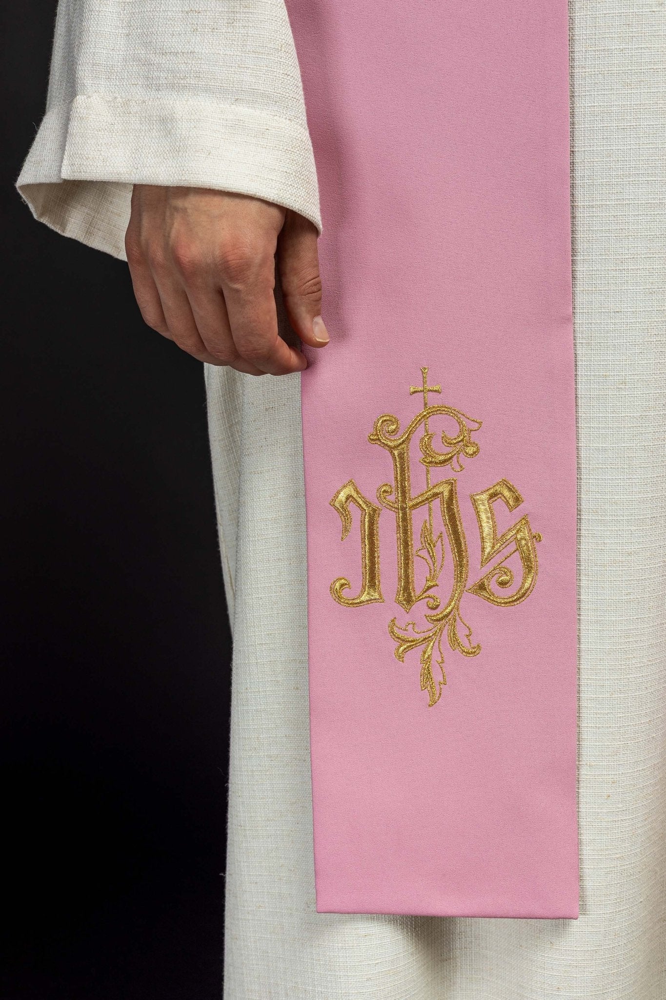Pink embroidered IHS stole KST/053/08/12 RÓŻOWY - HAFTINAUSA.COM