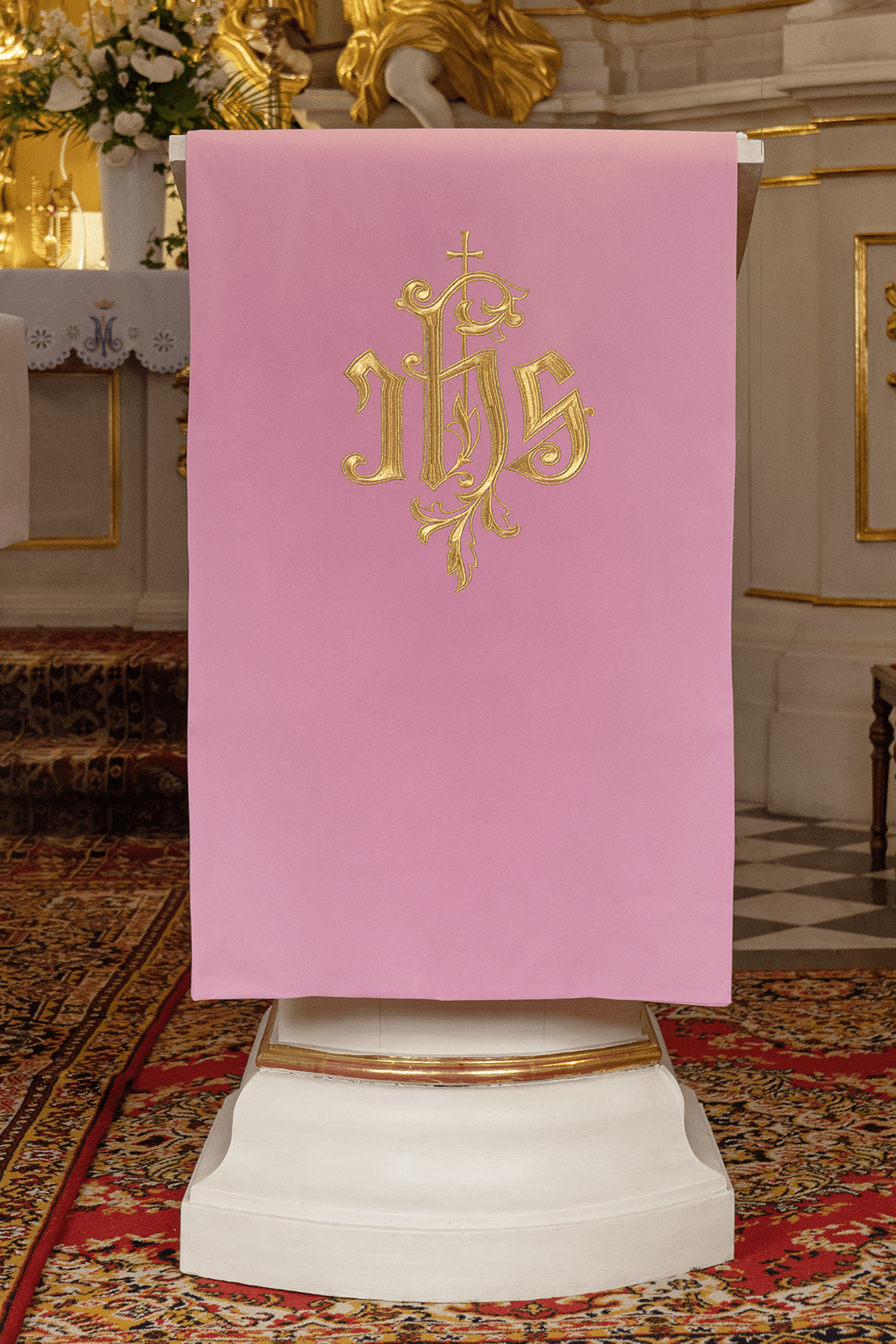 Pink lectern cover embroidered with IHS symbol KMO/013/08/01 RÓŻ 55*250 - HAFTINAUSA.COM