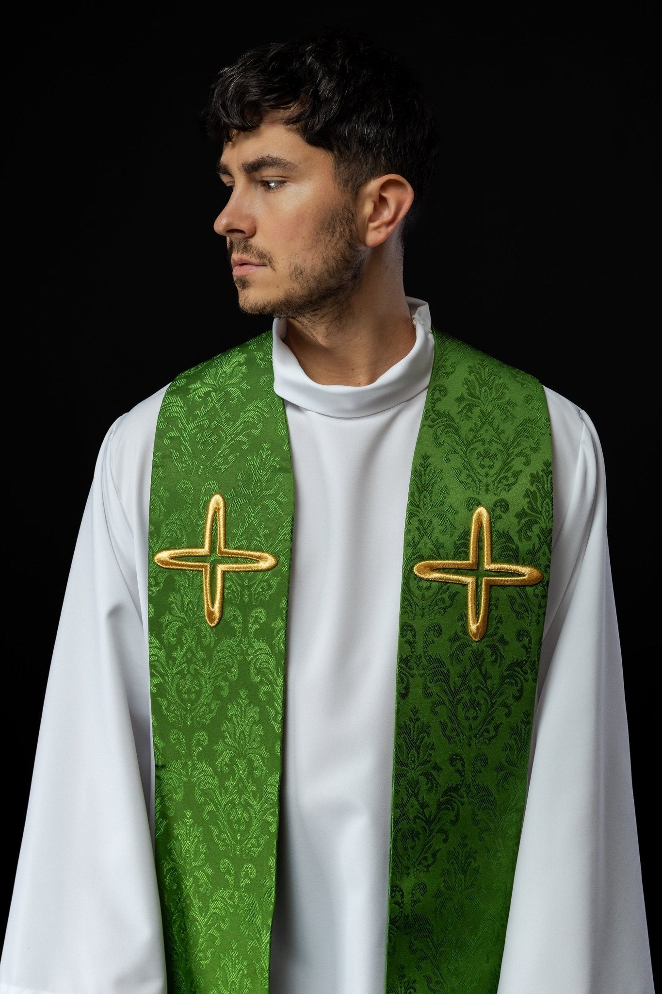 Priest stole in green made of jacquard texture S - 2054 - 01 - 67 - HAFTINAUSA.COM