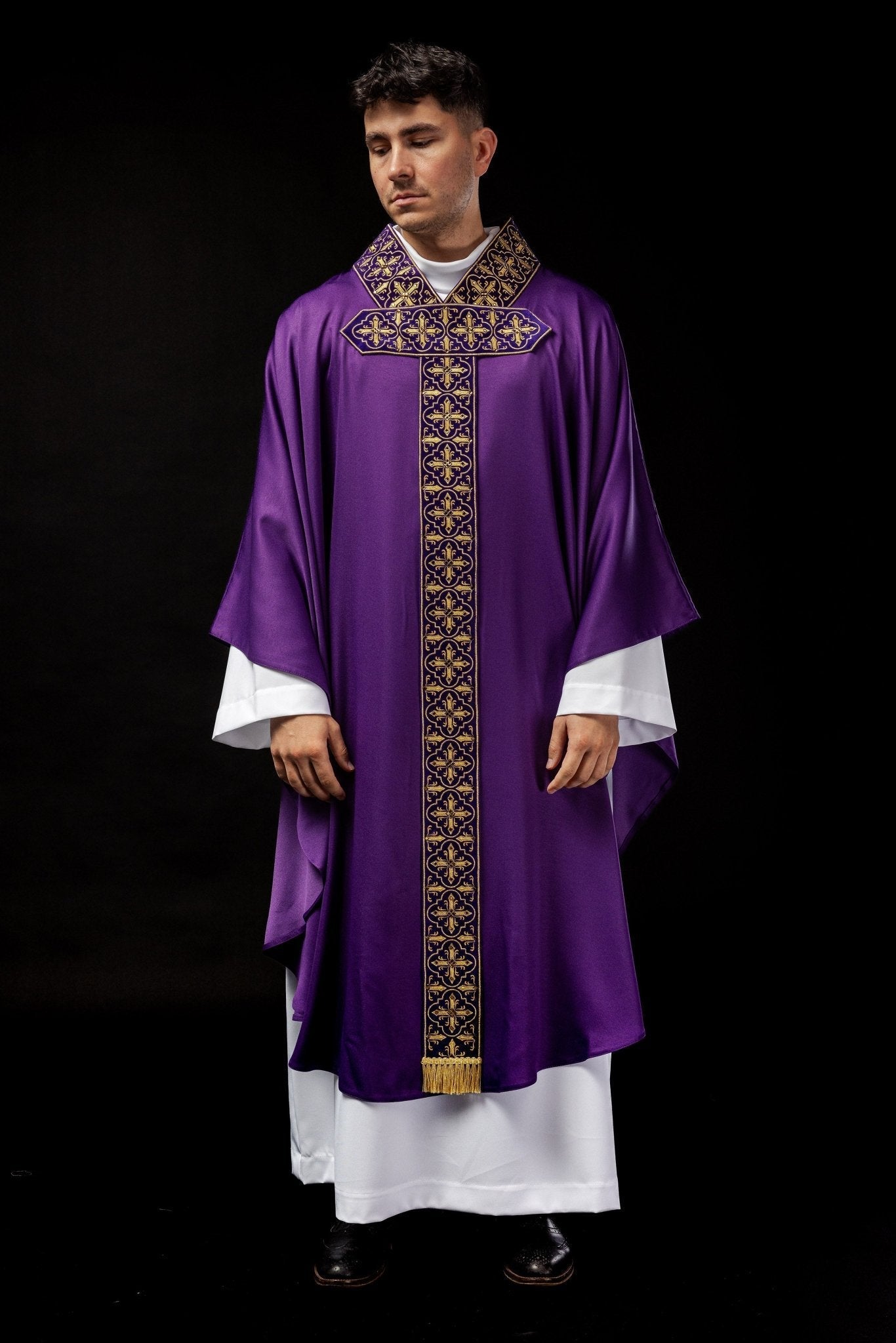 Purple chasuble finished by hand with 500 decorative stones LE/7004/03 - HAFTINAUSA.COM