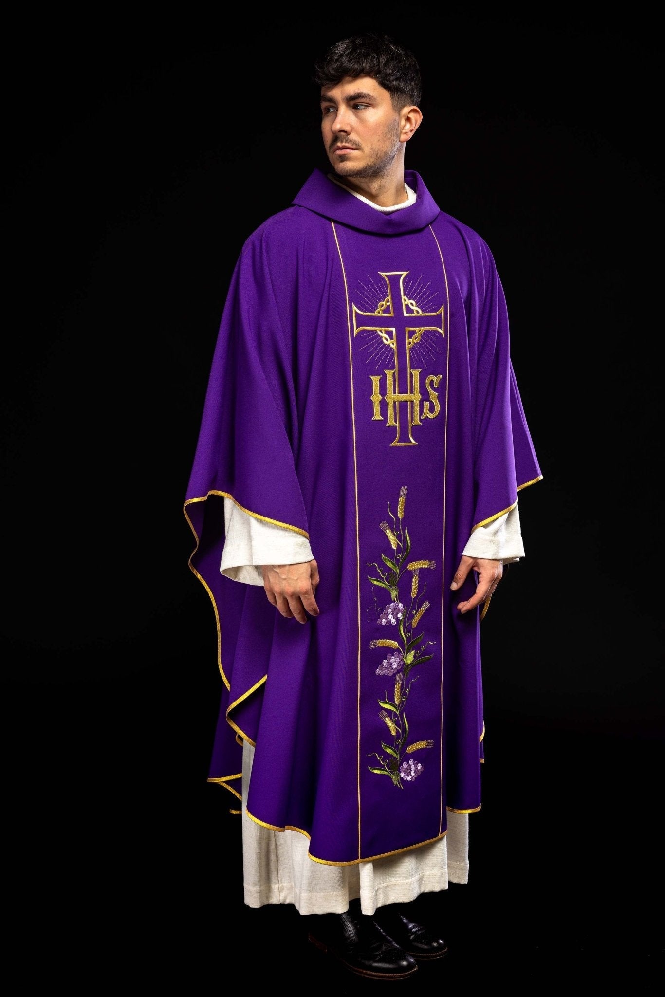 Purple chasuble with cross symbol and grapes KOR/214/03/01 FIOLET - HAFTINAUSA.COM