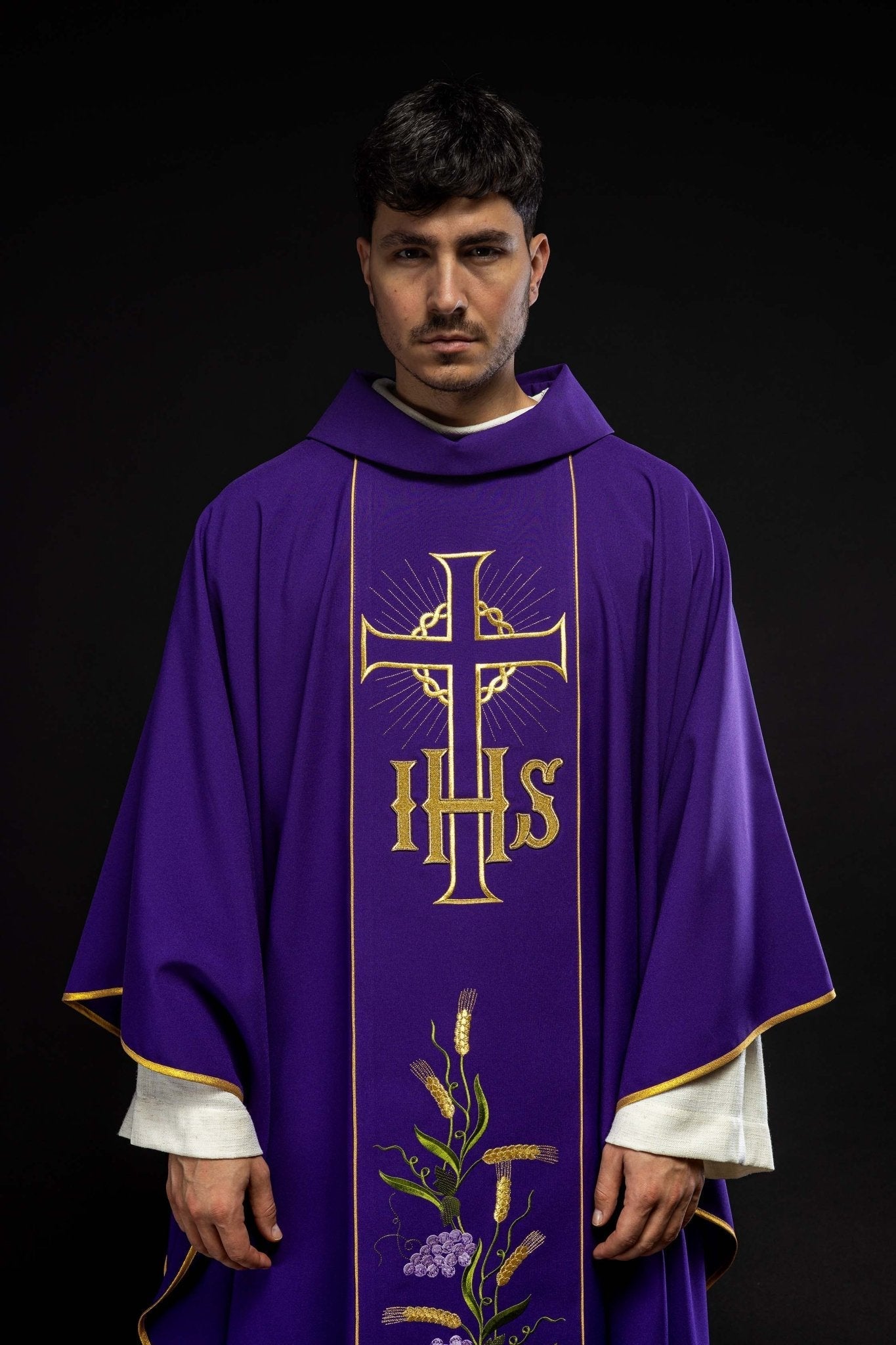 Purple chasuble with cross symbol and grapes KOR/214/03/01 FIOLET - HAFTINAUSA.COM