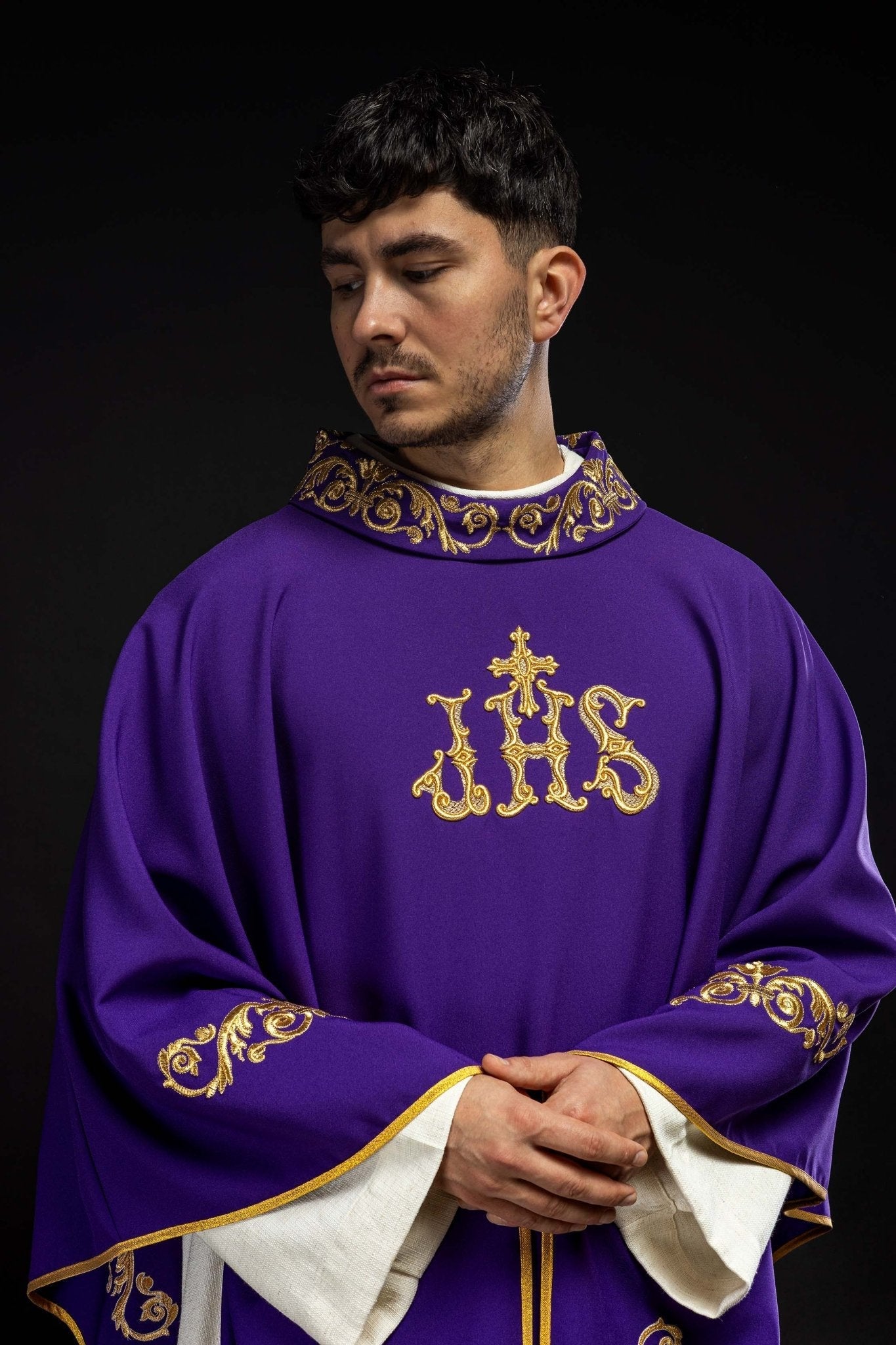 Purple chasuble with IHS embroidery KOR/157/03/01 FIOLET - HAFTINAUSA.COM