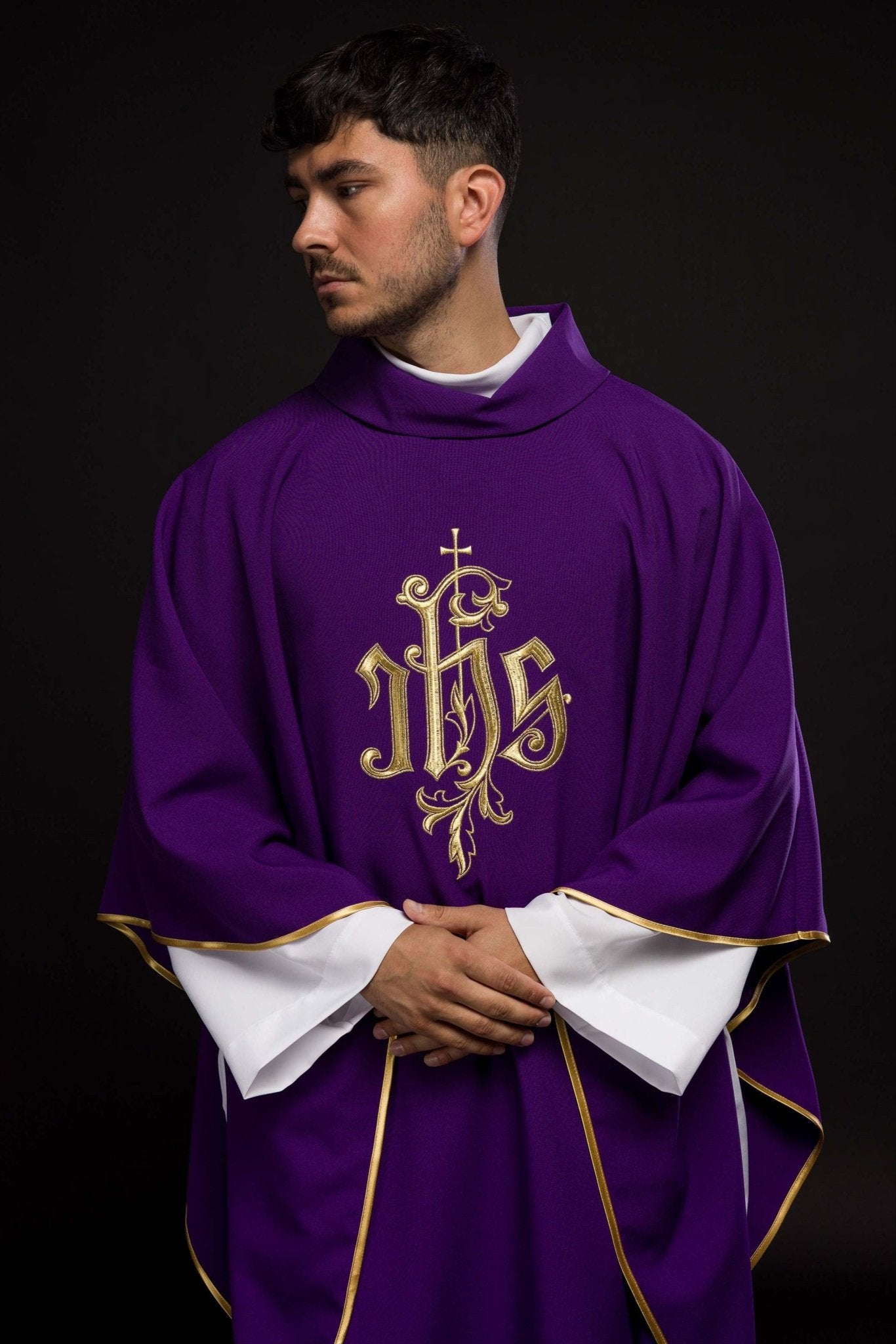 Purple chasuble with JHS gold symbol KOR/032/03/12 FIOLET - HAFTINAUSA.COM