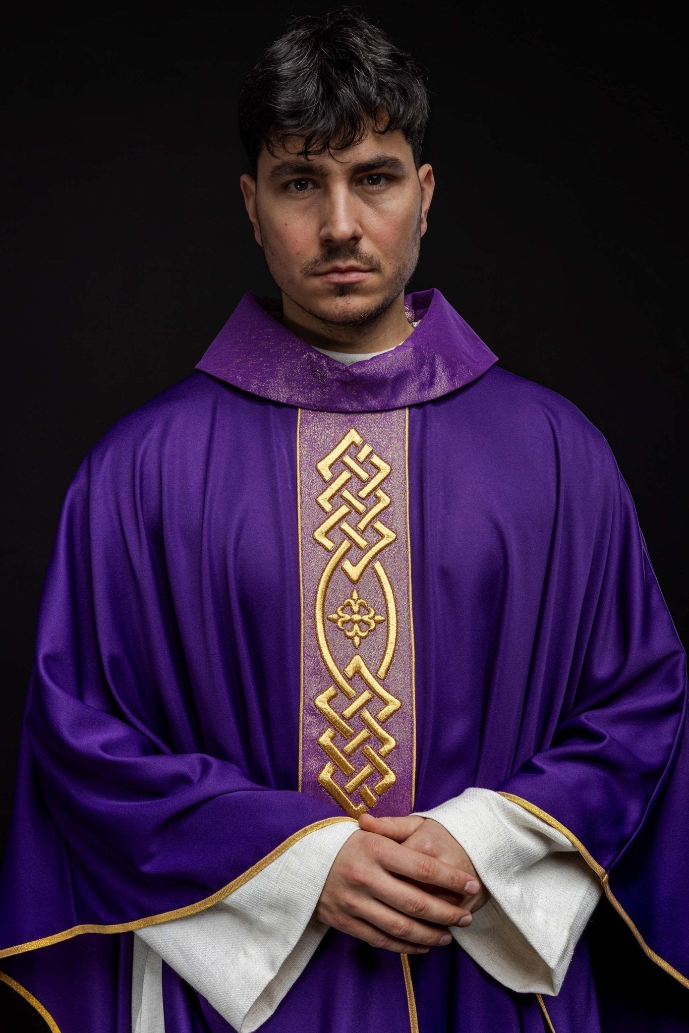 Purple chasuble with narrow embroidery KOR/266/03/53 - HAFTINAUSA.COM