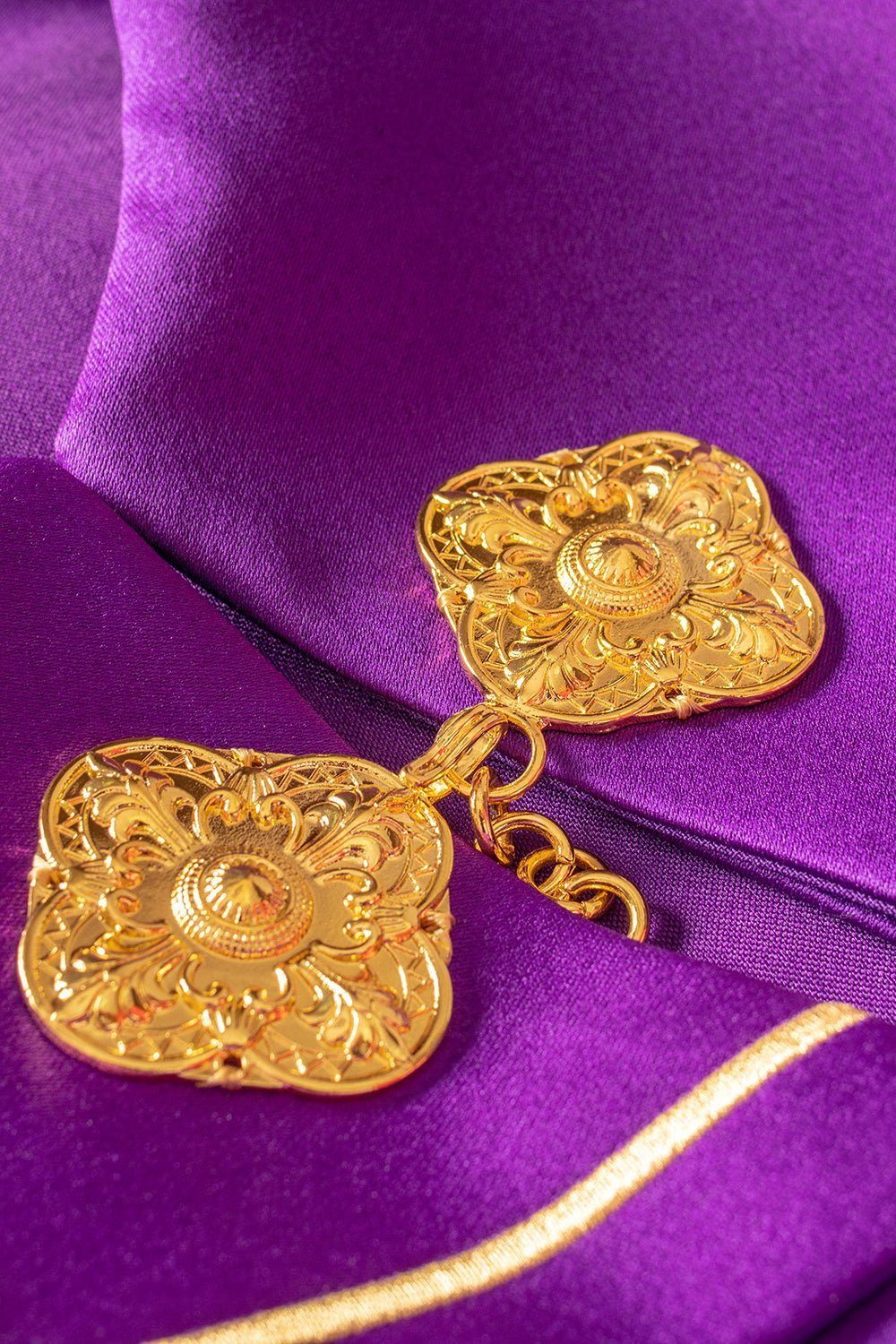 Purple liturgical cope with gold grape embroidery KKP/001/03/20 FIOLET SAT.POMPON 150cm - HAFTINAUSA.COM