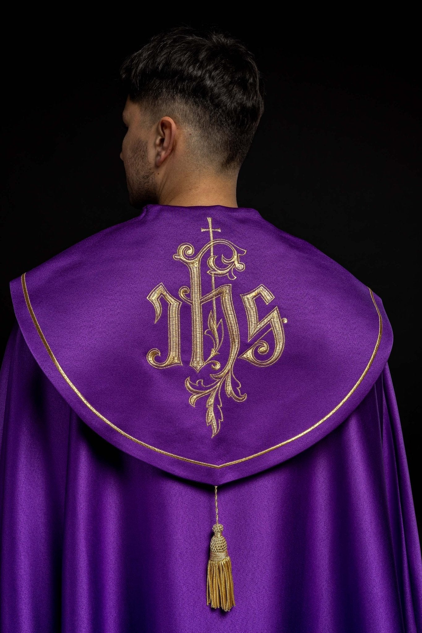 Purple liturgical cope with JHS symbol KKP/023/03/20 FIOLET SAT. POMPON 145cm - HAFTINAUSA.COM