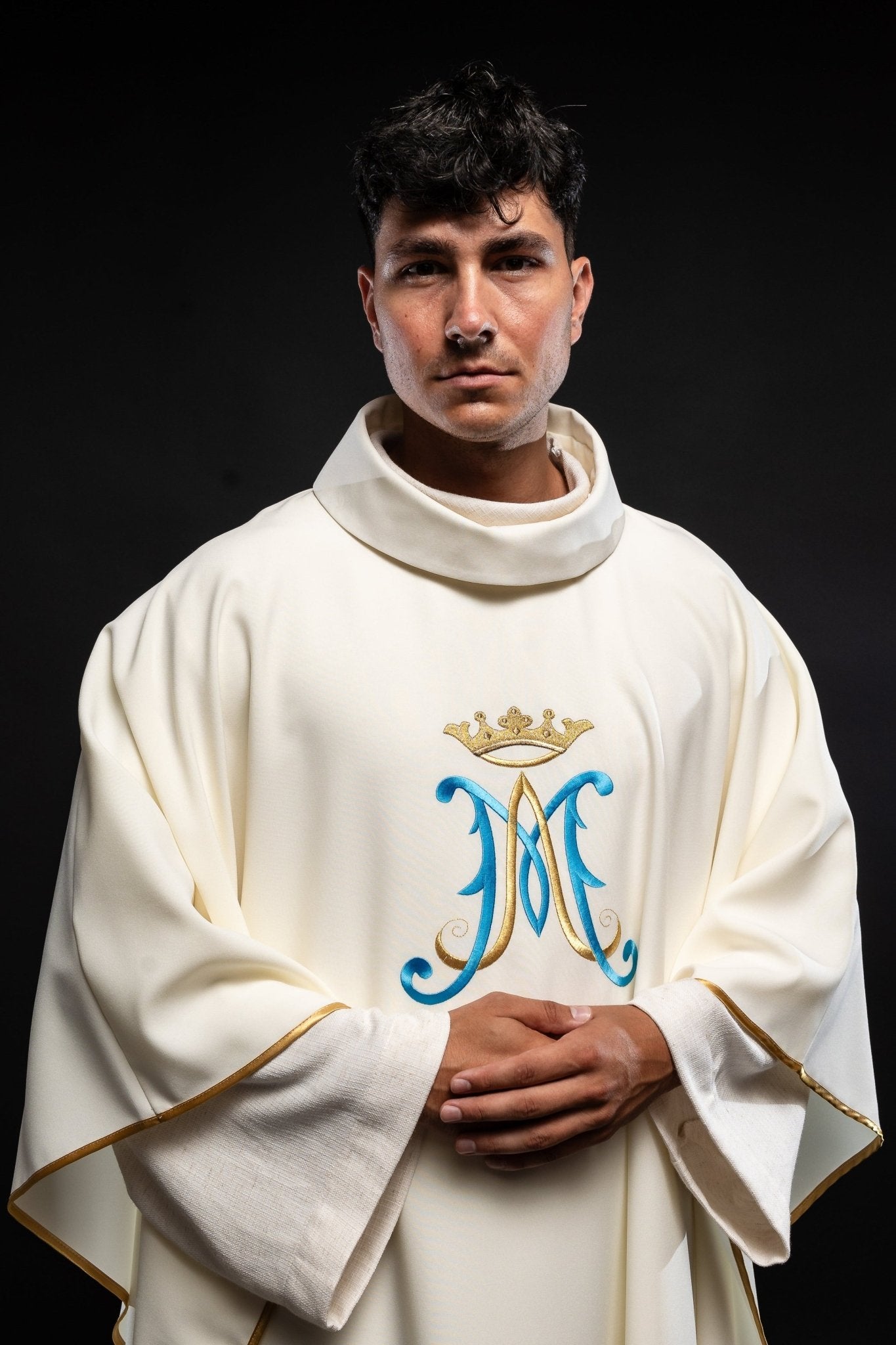 Purple Marian chasuble with cross embroidery KOR/090/05/12 ECRU - HAFTINAUSA.COM