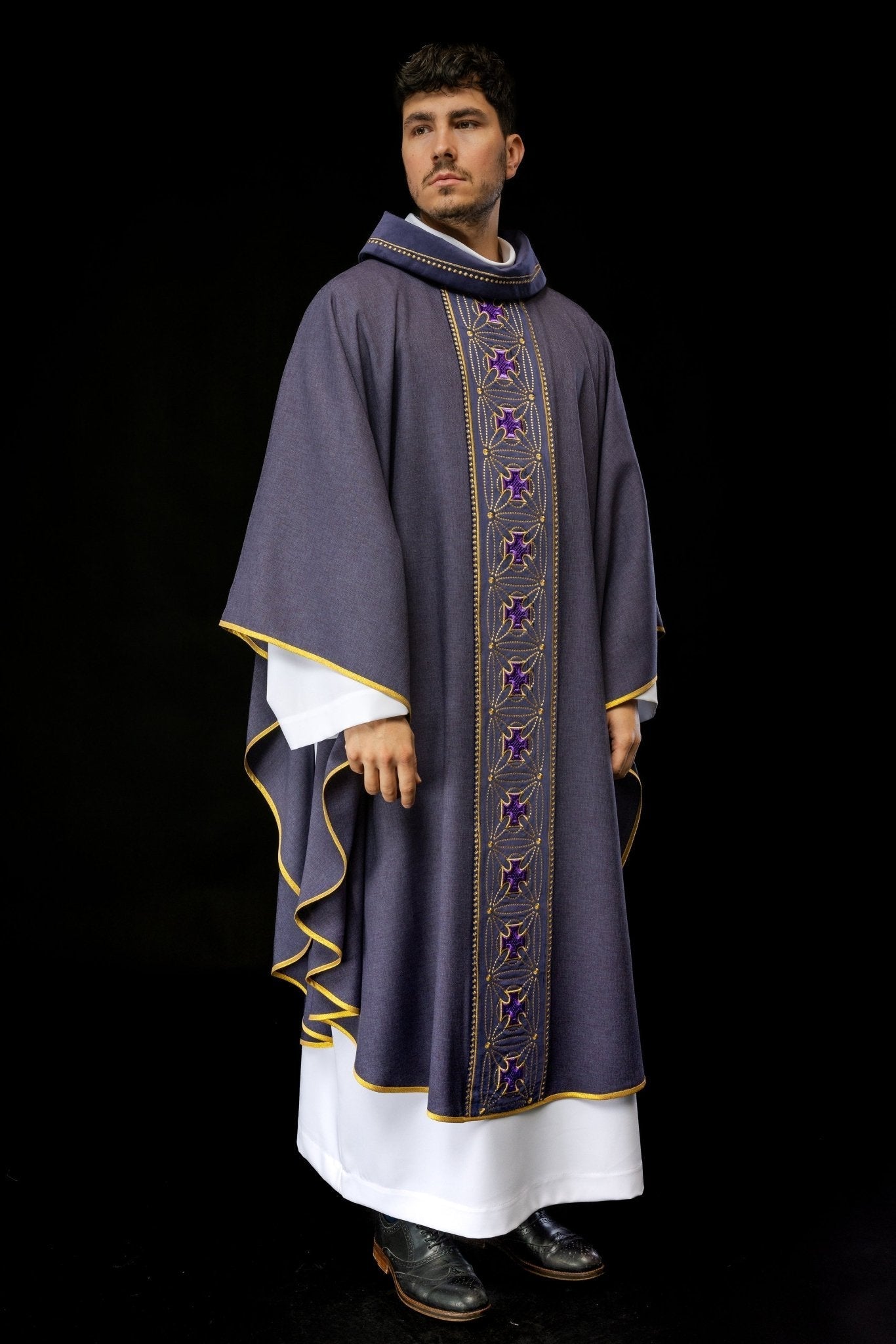 Purple priest chasuble made of natural texture with embroidered collar S - 7071 - 03 - 70 - HAFTINAUSA.COM
