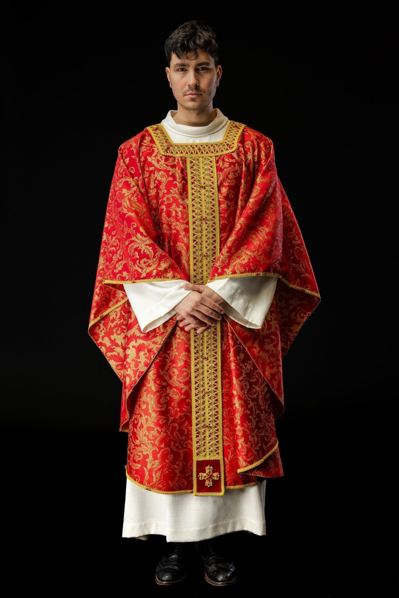 Red chasuble made of jacquard Italian fabric Handmade 7009 HM/7009/02/90 - HAFTINAUSA.COM