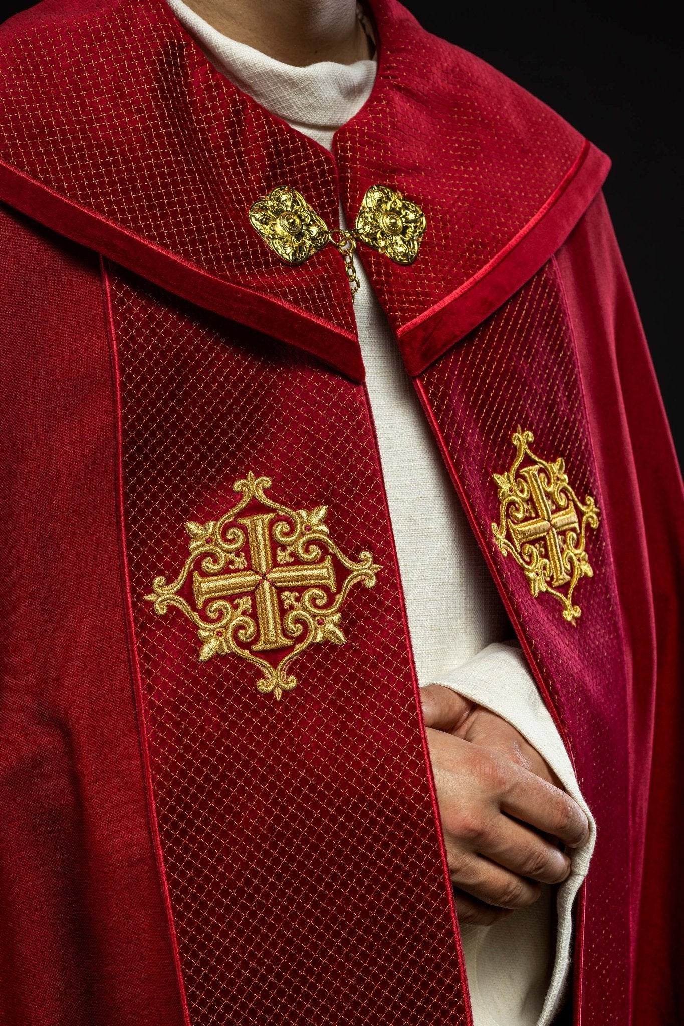Red cope with a velvet sash and cross embroidery LE/3029/02 145 cm - HAFTINAUSA.COM