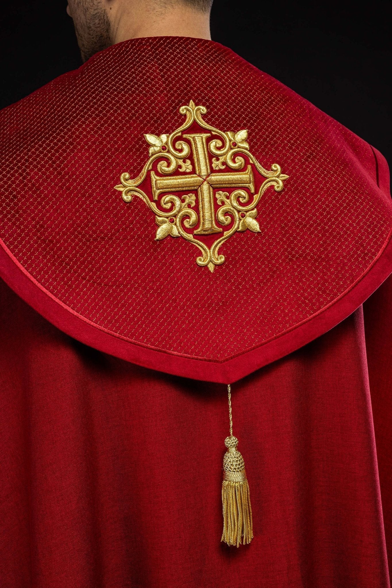 Red cope with a velvet sash and cross embroidery LE/3029/02 145 cm - HAFTINAUSA.COM