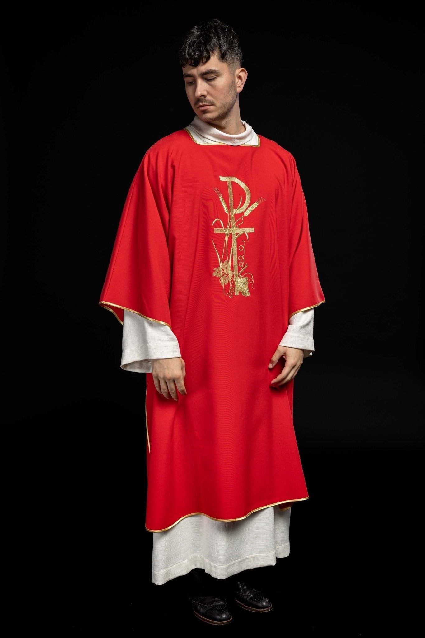Red dalmatic with golden embroidery of the Pax cross KDL/026/02/12/D CZERWONY DALMATYK - HAFTINAUSA.COM