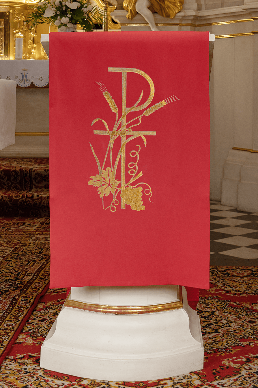 Red lectern cover embroidered with a red Cross motif KMO/027/02/01 CZERWONY 55*250 - HAFTINAUSA.COM