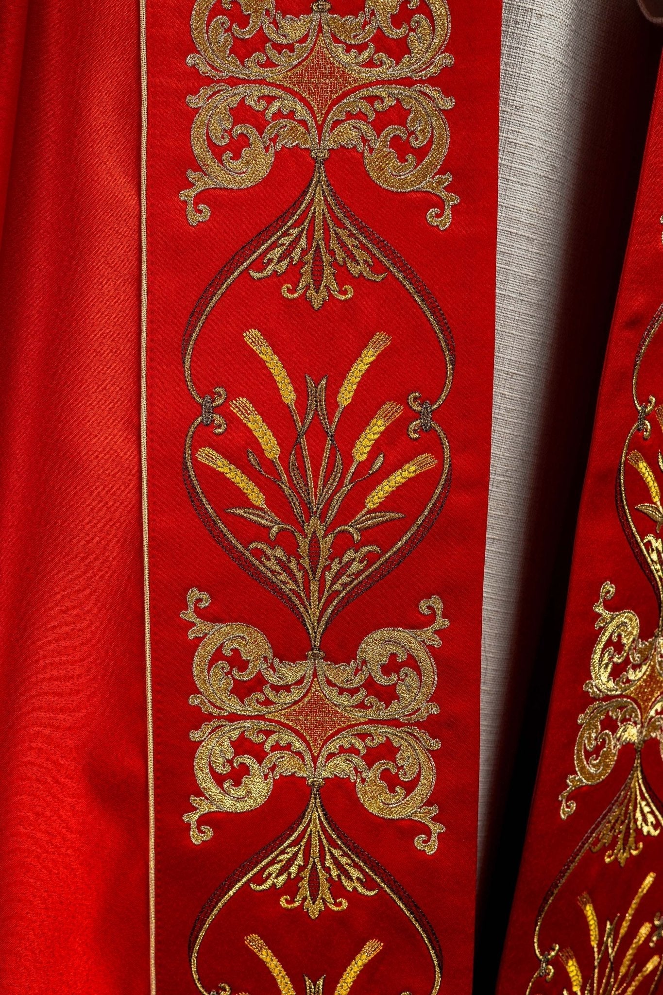 Red liturgical cope with Eucharist Chalice embroidery KKP/006/02/20 CZERWONA SAT.POMPON 150cm - HAFTINAUSA.COM