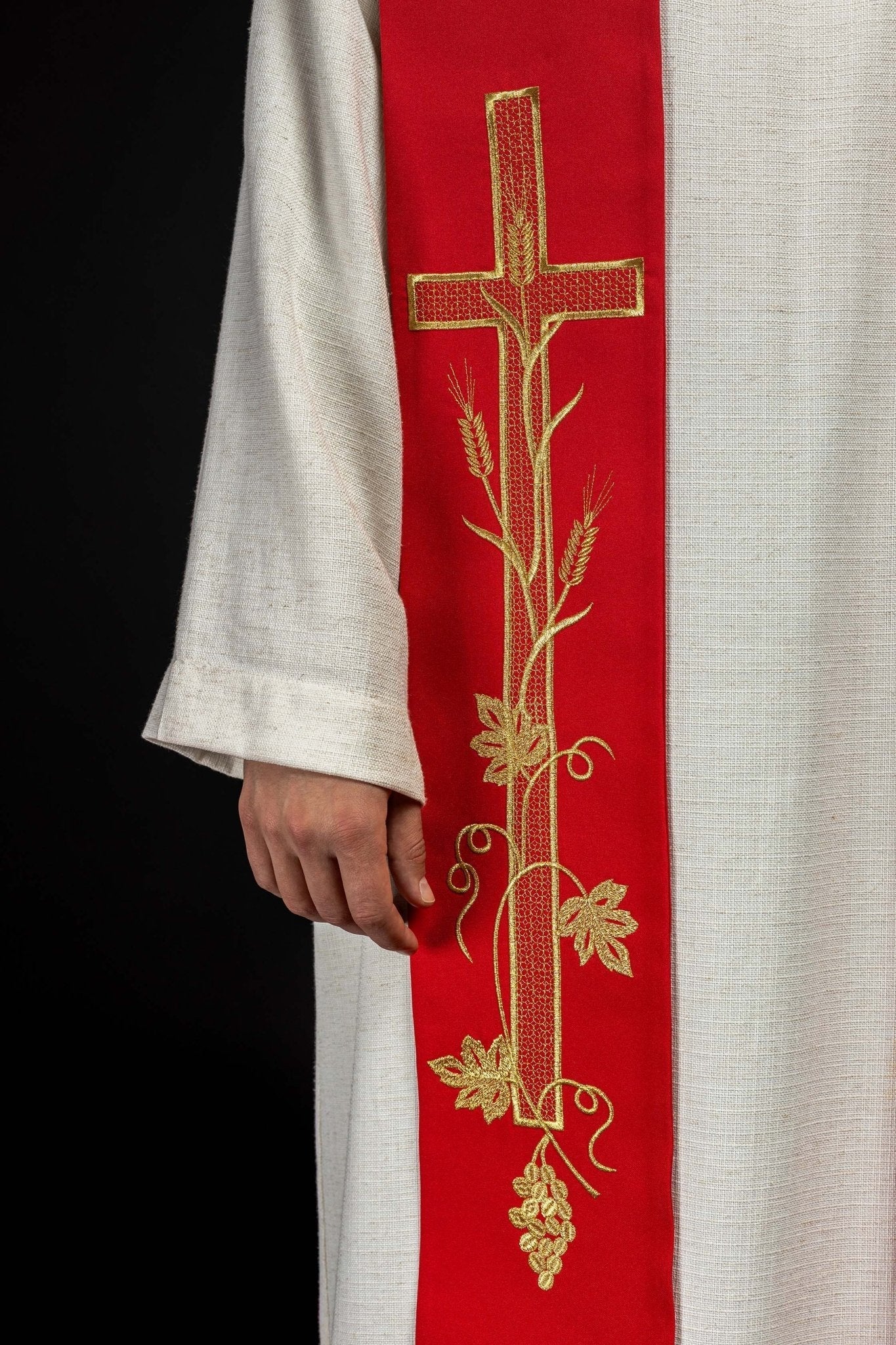 Red priestly stole embroidered with a Cross KST/072/02/01 CZERWONY - HAFTINAUSA.COM