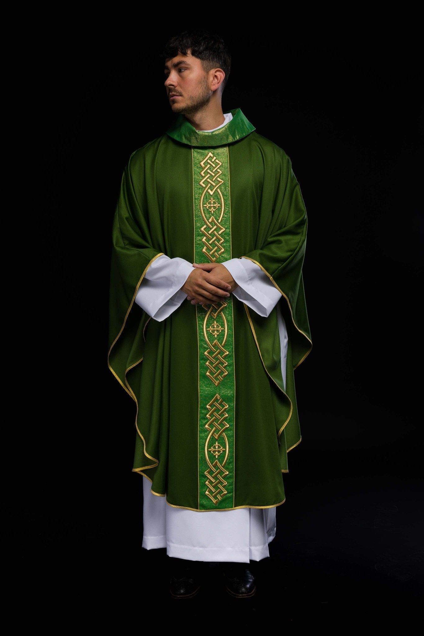 Richly embroidered green chasuble KOR/266/01/53 - HAFTINAUSA.COM