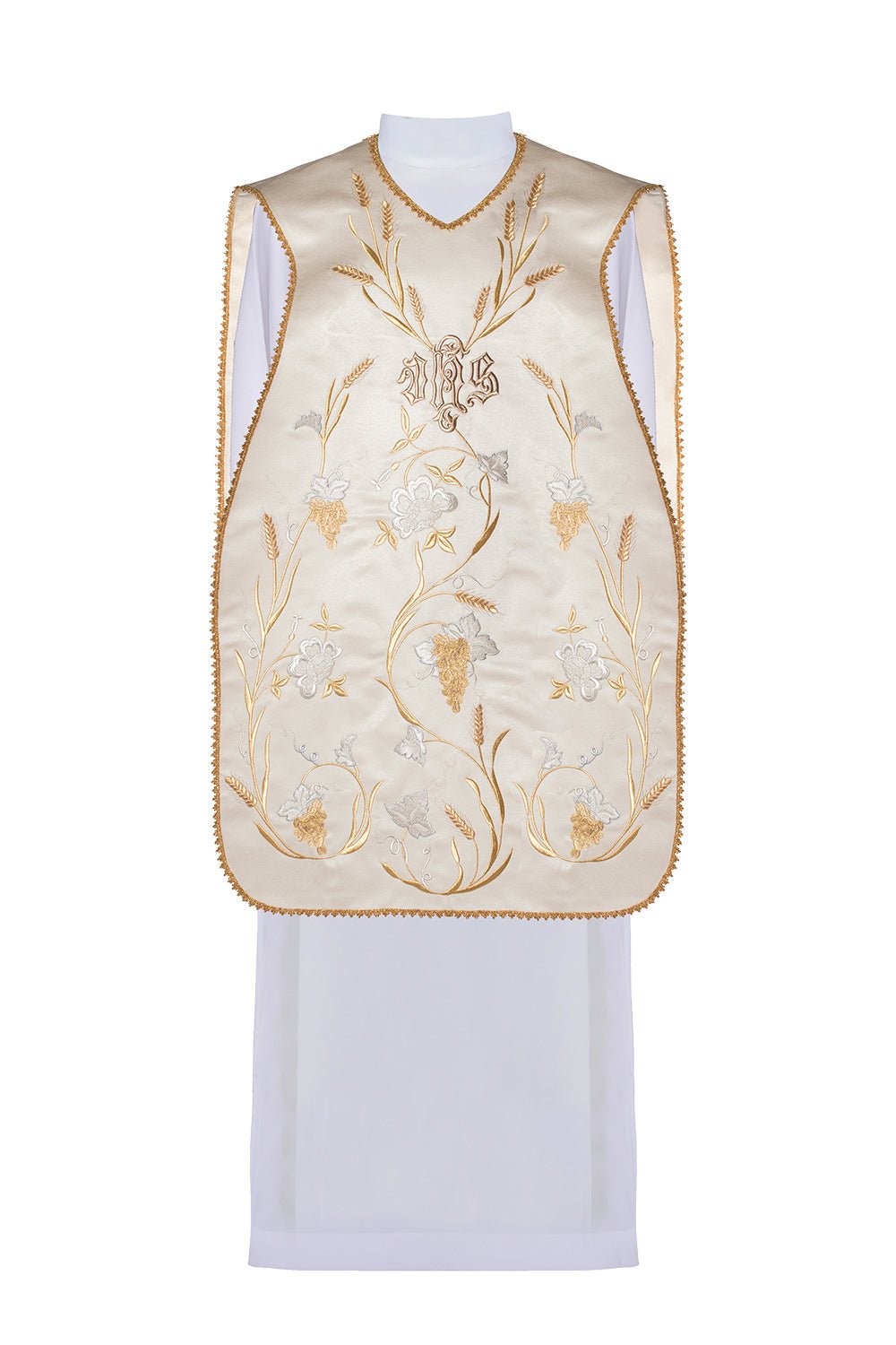Roman Chasuble IHS with the motif of ears of wheat and grapes in ecru KOR/122/05/20 ECRU SAT. - HAFTINAUSA.COM