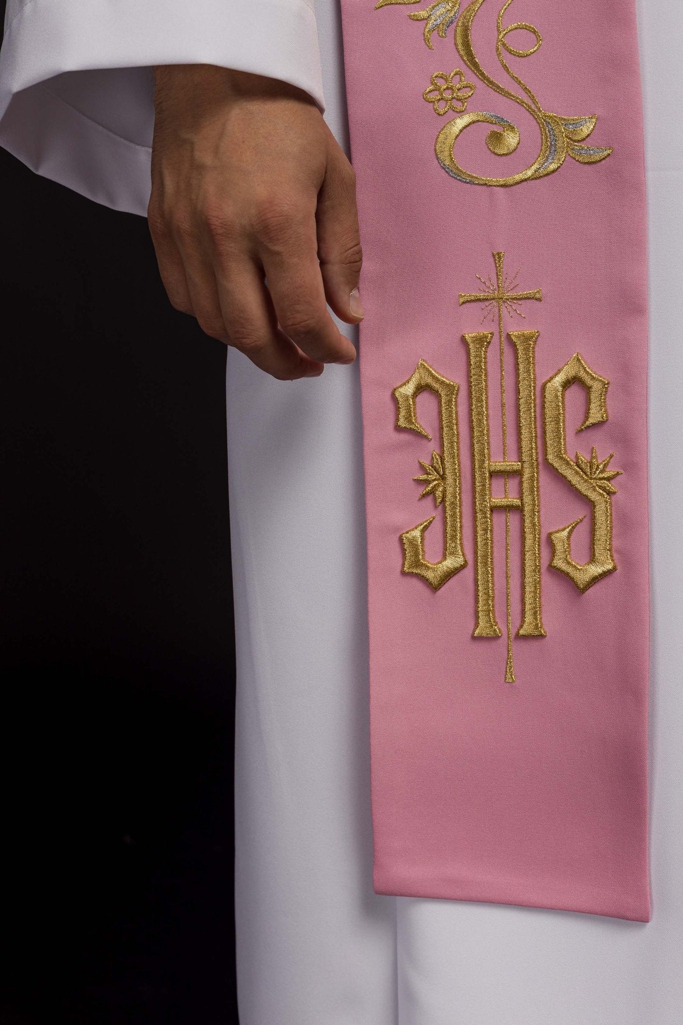 Rose - colored priestly stole embroidered with IHS KST/031/08/01 RÓŻOWY - HAFTINAUSA.COM