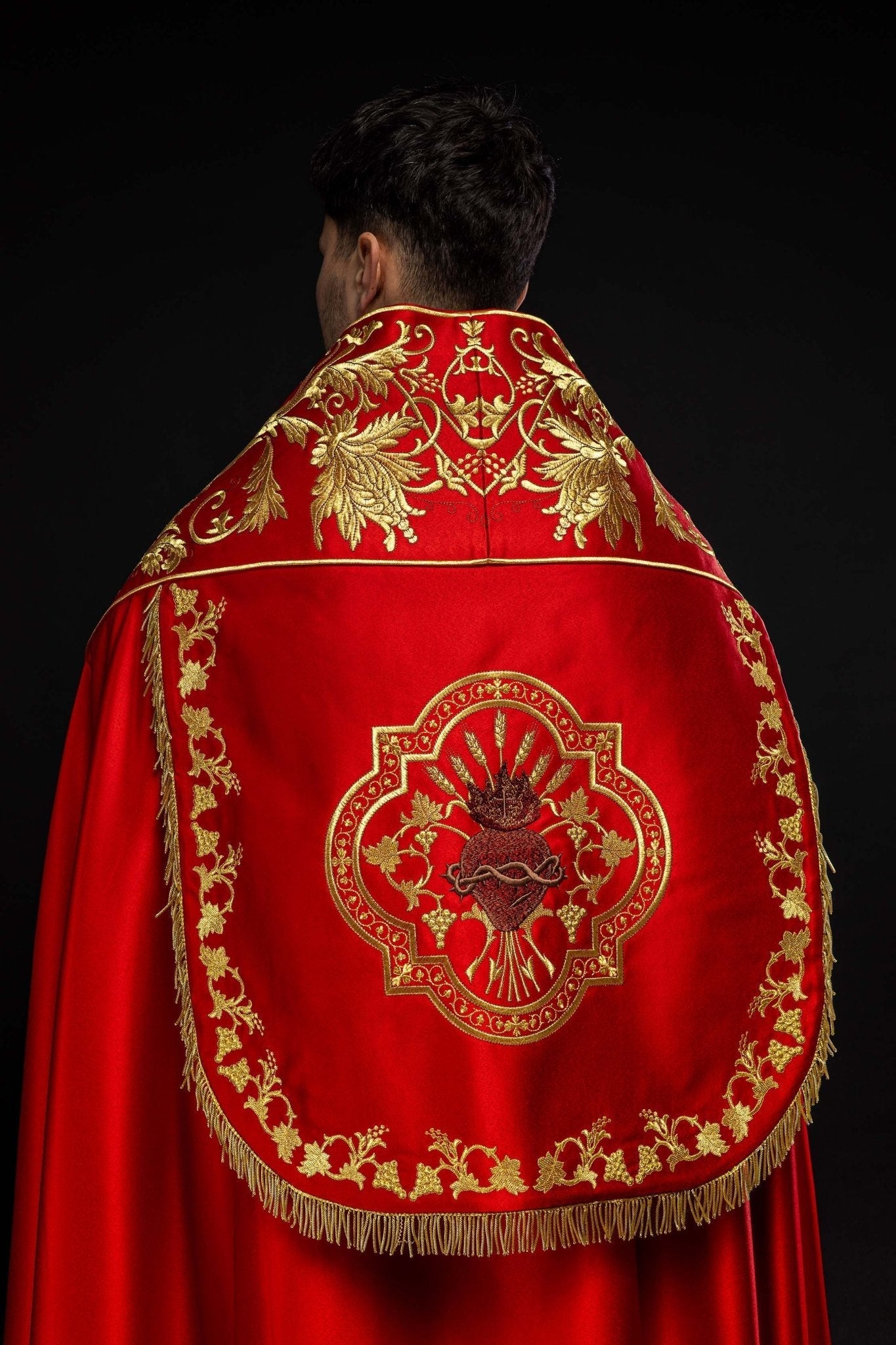 Satin Roman cape, red, with embroidered heart of Jesus KKP/026/02/20 150 cm - HAFTINAUSA.COM