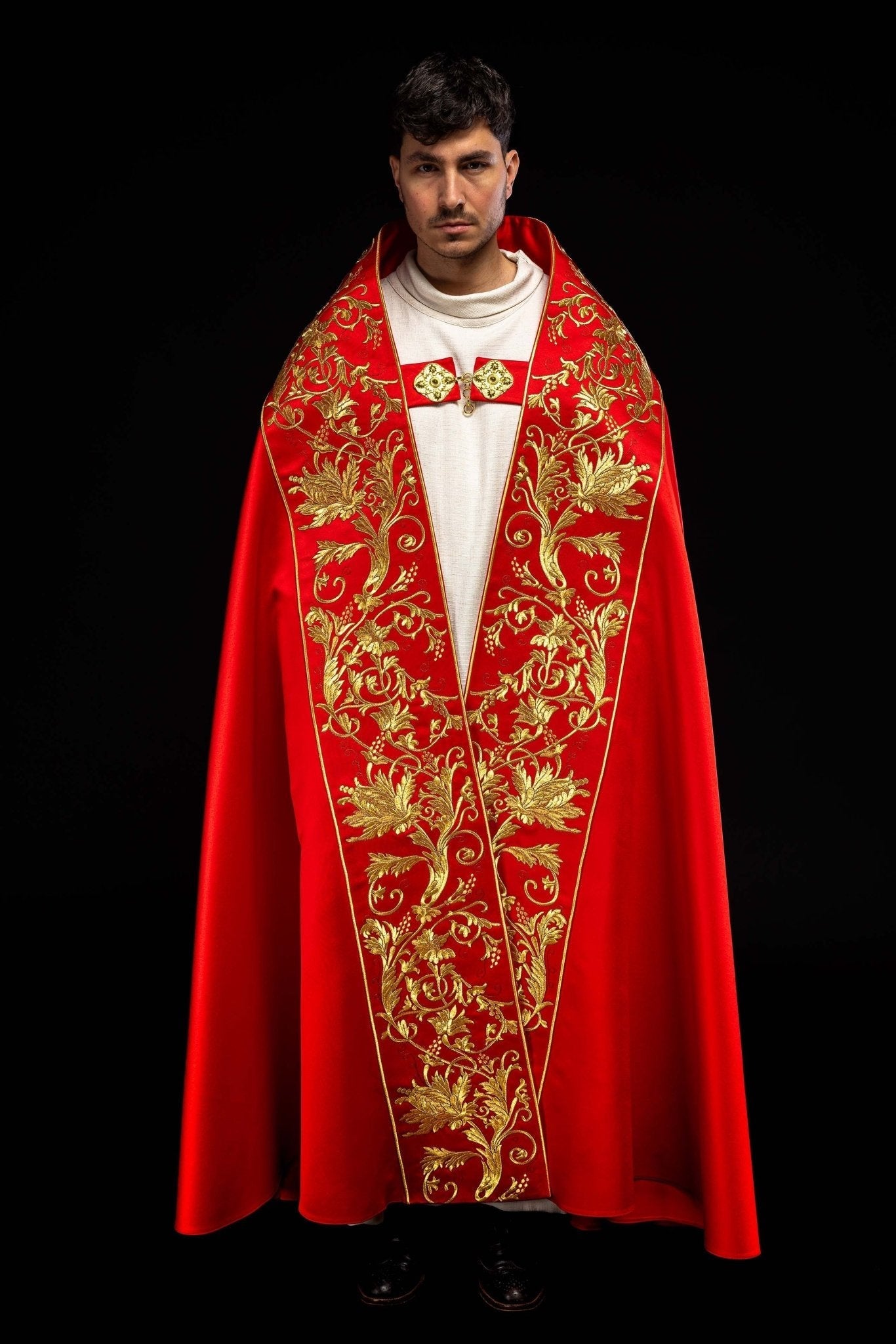 Satin Roman cape, red, with embroidered heart of Jesus KKP/026/02/20 150 cm - HAFTINAUSA.COM