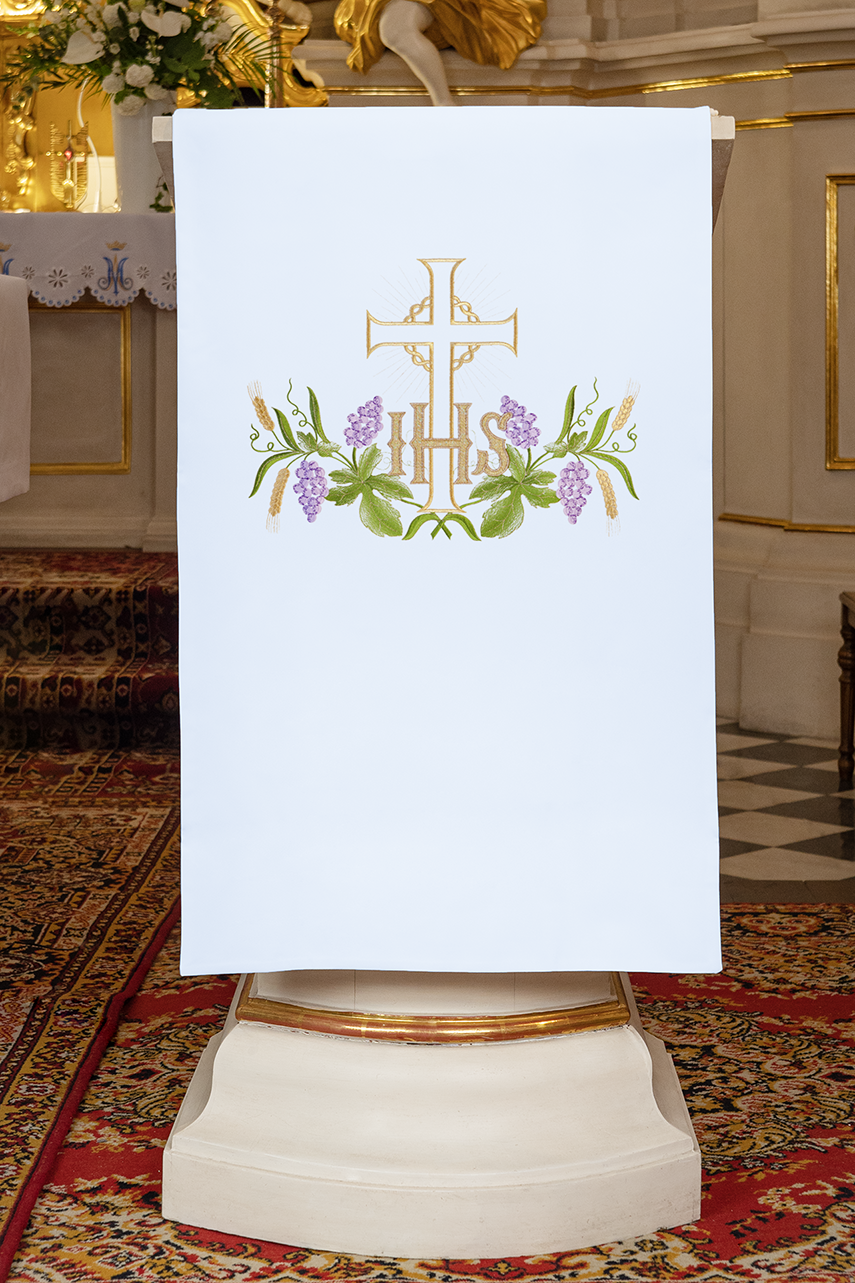 White lectern cover embroidered with an IHS and Cross motif in white - HAFTINAUSA.COM