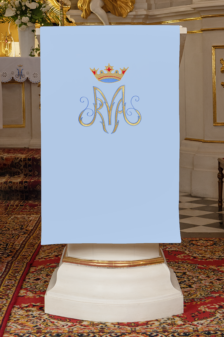 Lectern cover embroidered with a blue Marian motif