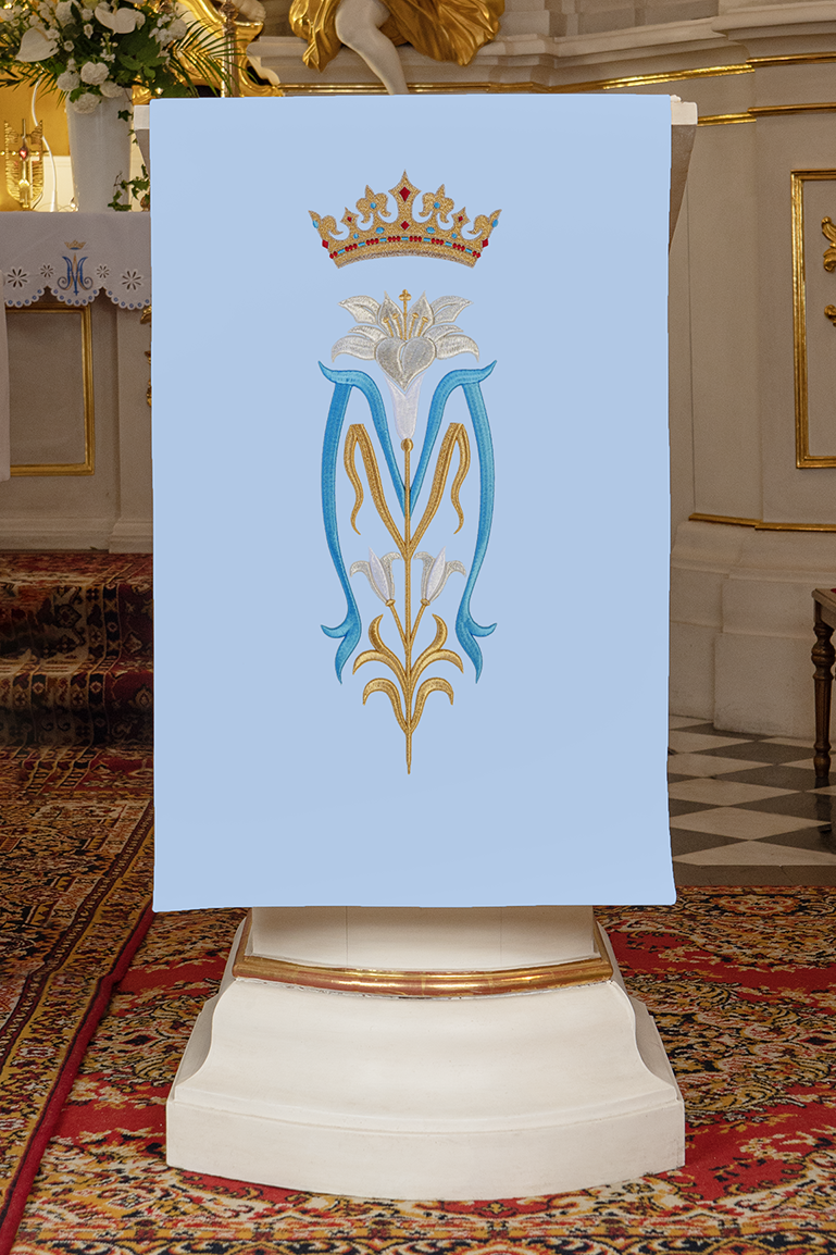 Lectern cover embroidered with a blue Marian motif