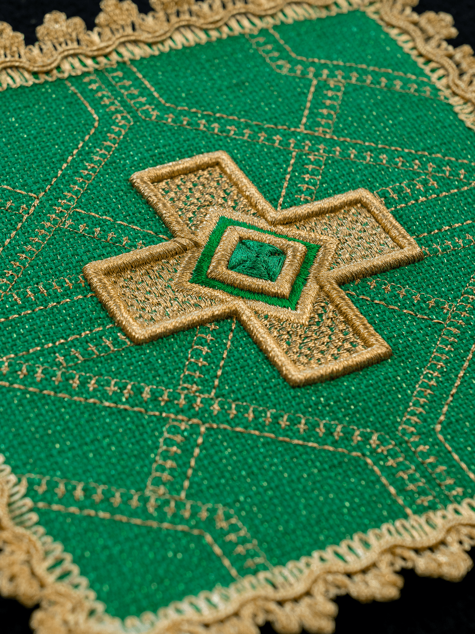 Set of four palls with golden embroidery KPA4/185 18*18 - HAFTINAUSA.COM