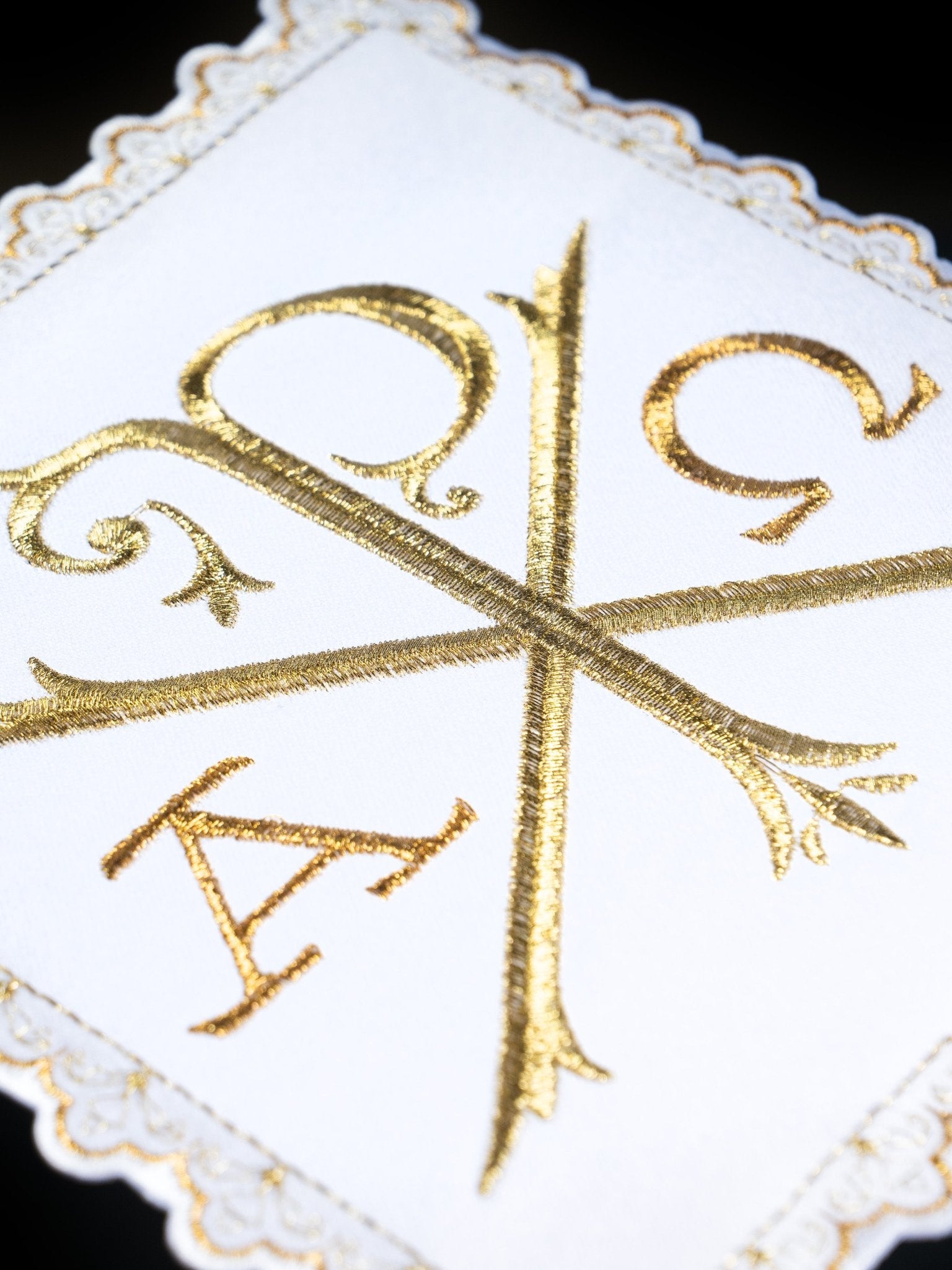 Set of mass linens with PAX motif and the letters Alpha and Omega S - 5552 - HAFTINAUSA.COM