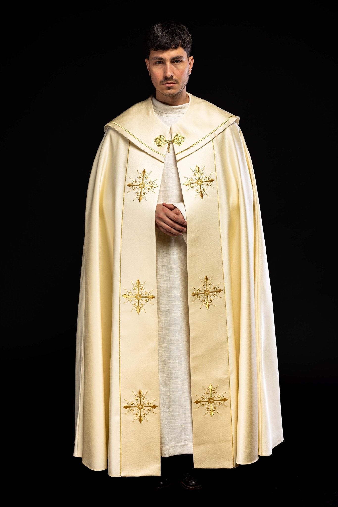 Simple liturgical cope in ecru with gold embroidered crosses KKP/024/05/20 ECRU POMPON 145cm - HAFTINAUSA.COM