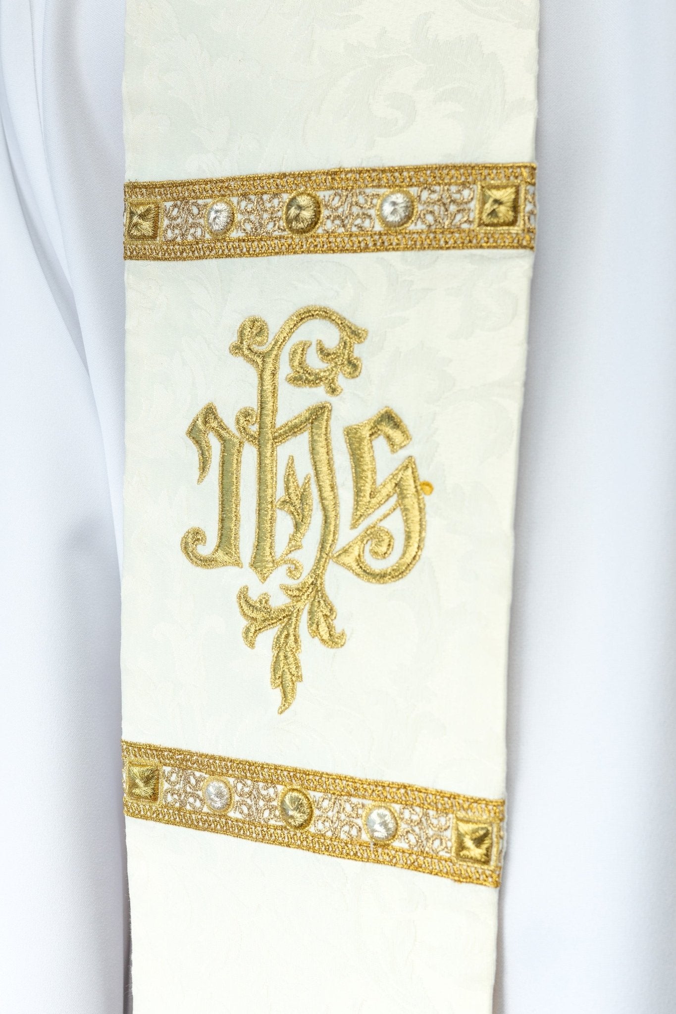 Stole with Easter Lamb, sewn on decorative fabric S - 2072 - 05 - 88 - HAFTINAUSA.COM