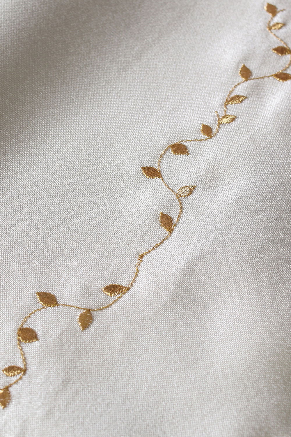 Cross embroidered veil in ecru