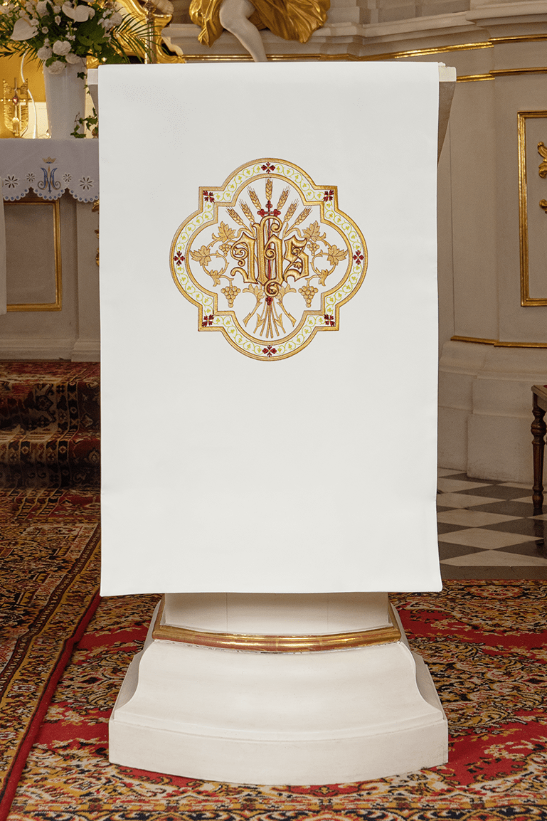 White lectern cover with golden embroidery IHS in ecru KMO/004/05/01 ECRU 55*250 - HAFTINAUSA.COM
