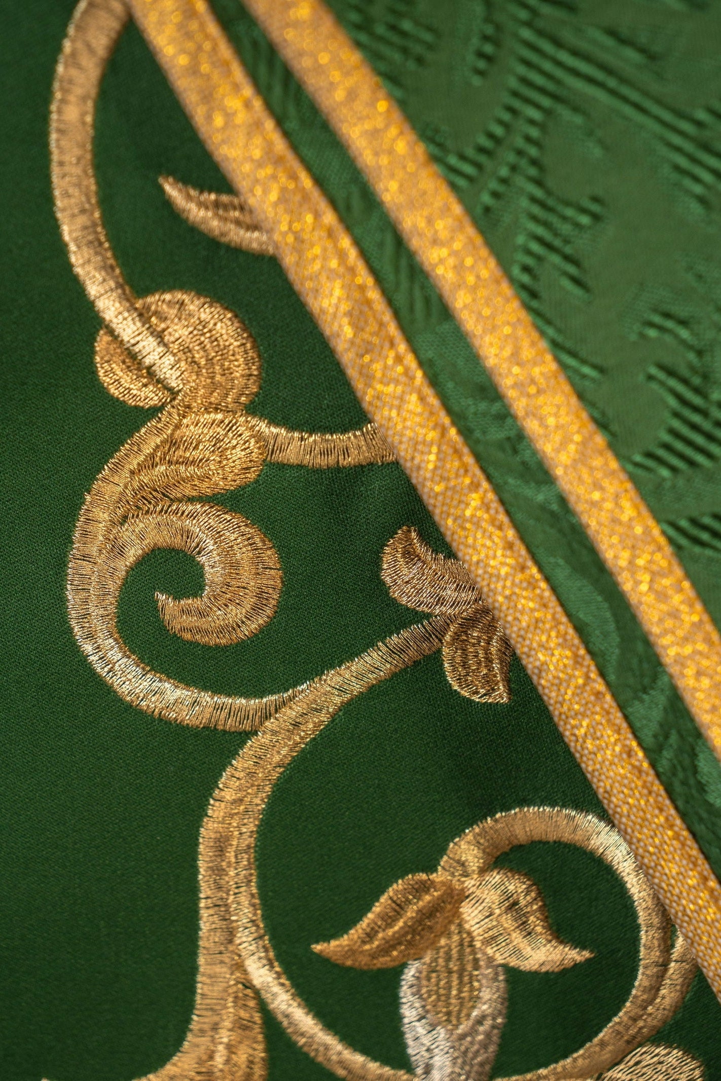 Green chasuble with JHS motif made of decorative texture