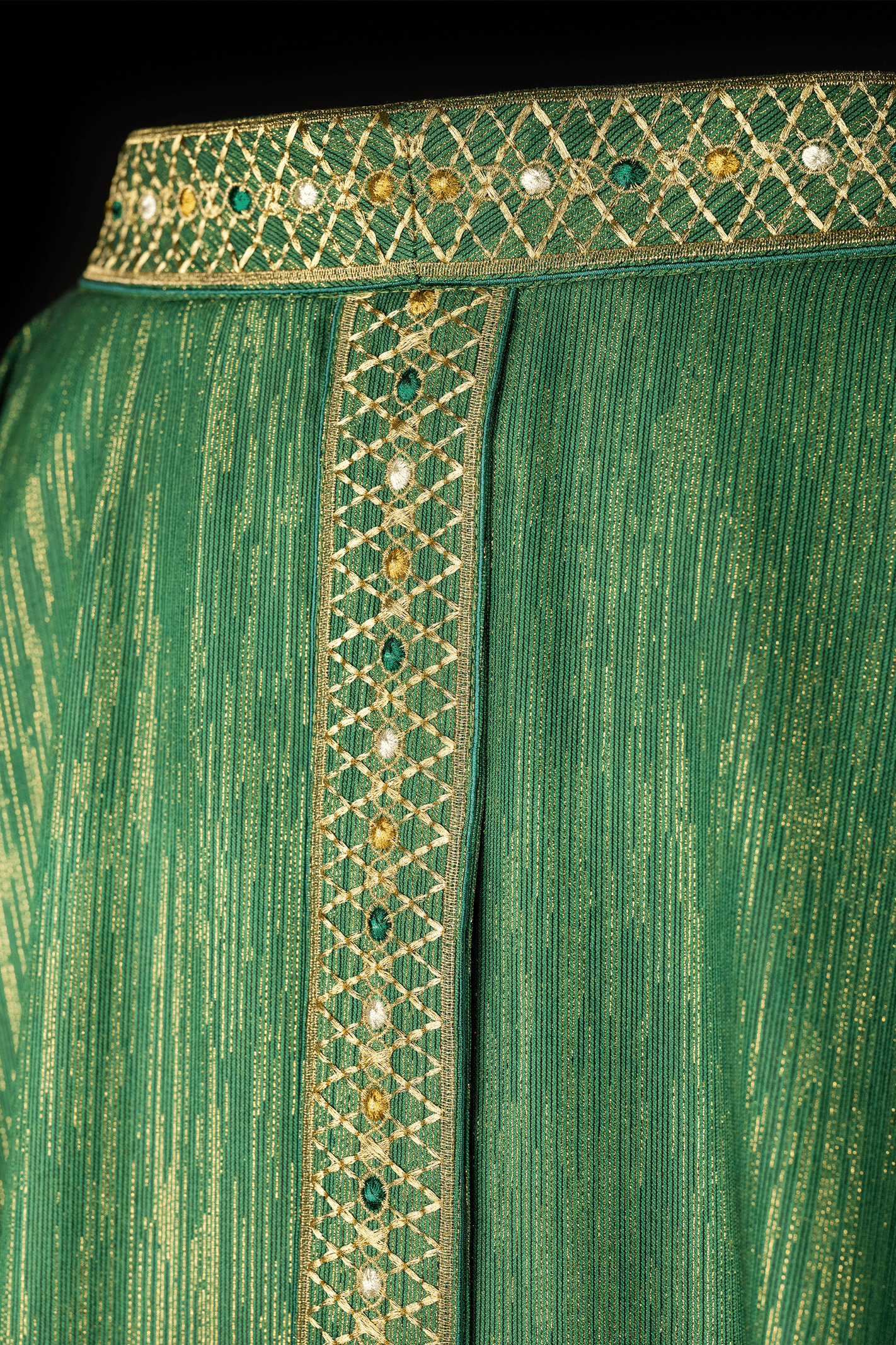 Green chasuble made of glittery golden fabric