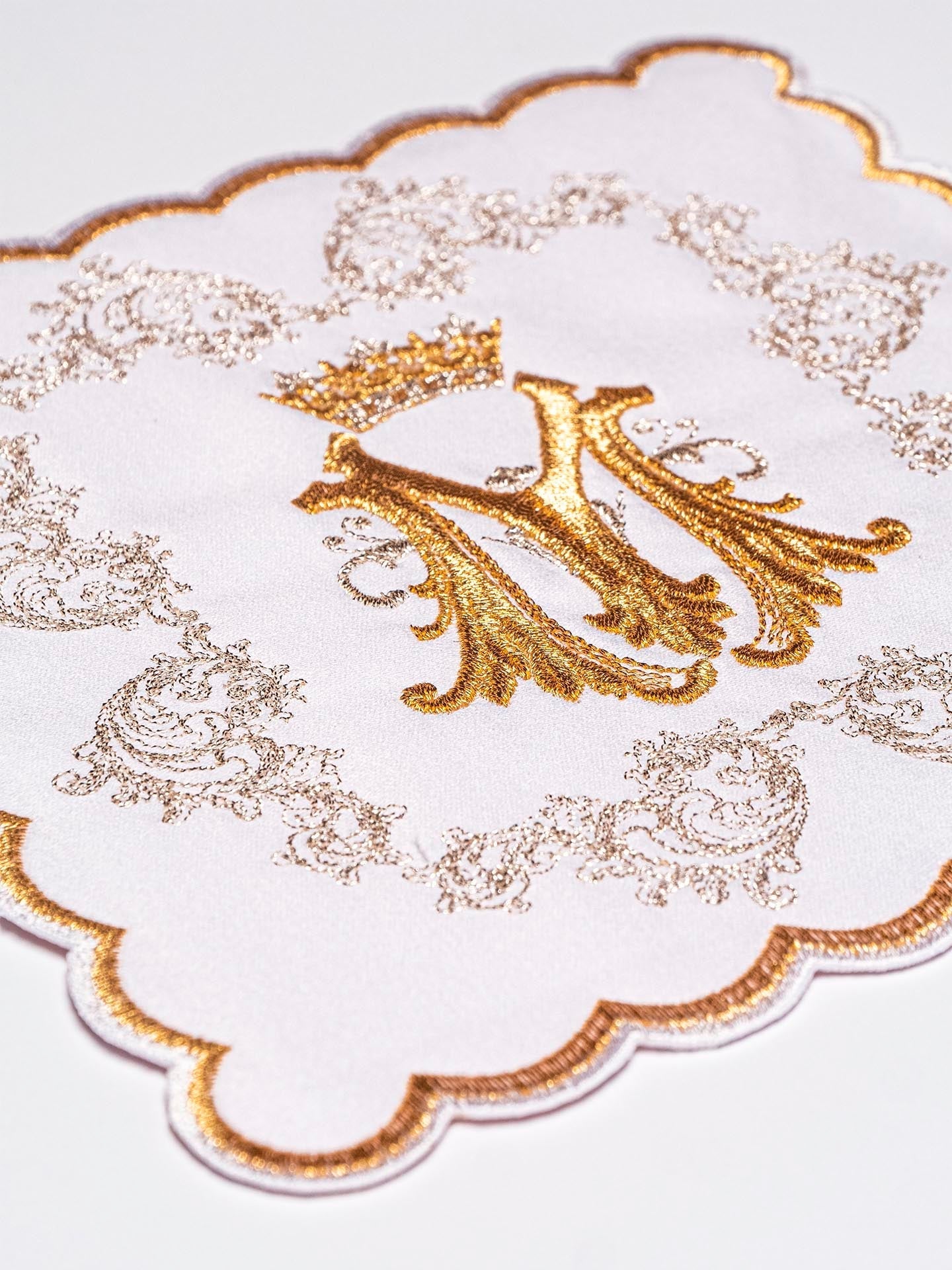 Embroidered Chalice Linens